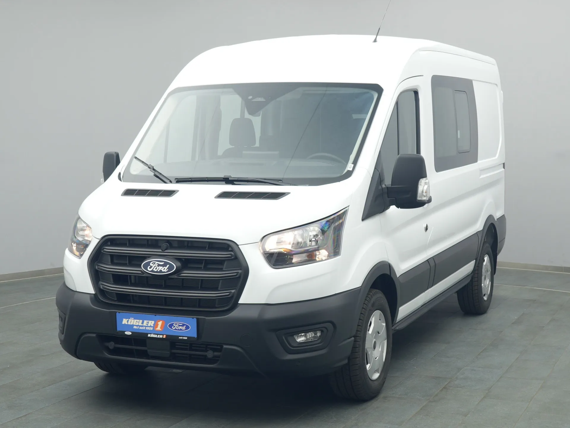 Ford Transit Kasten Doka in weiss