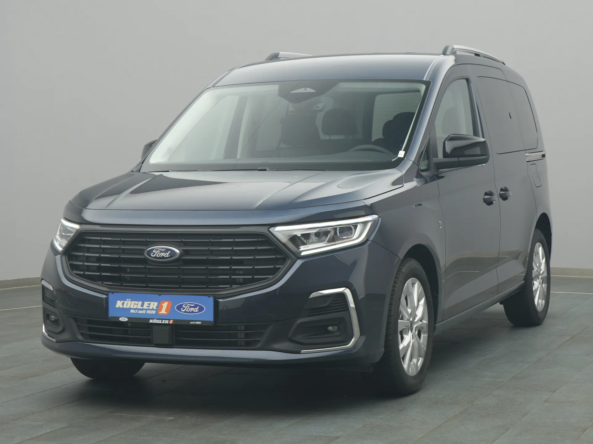 Ford Tourneo Connect Titanium in blau