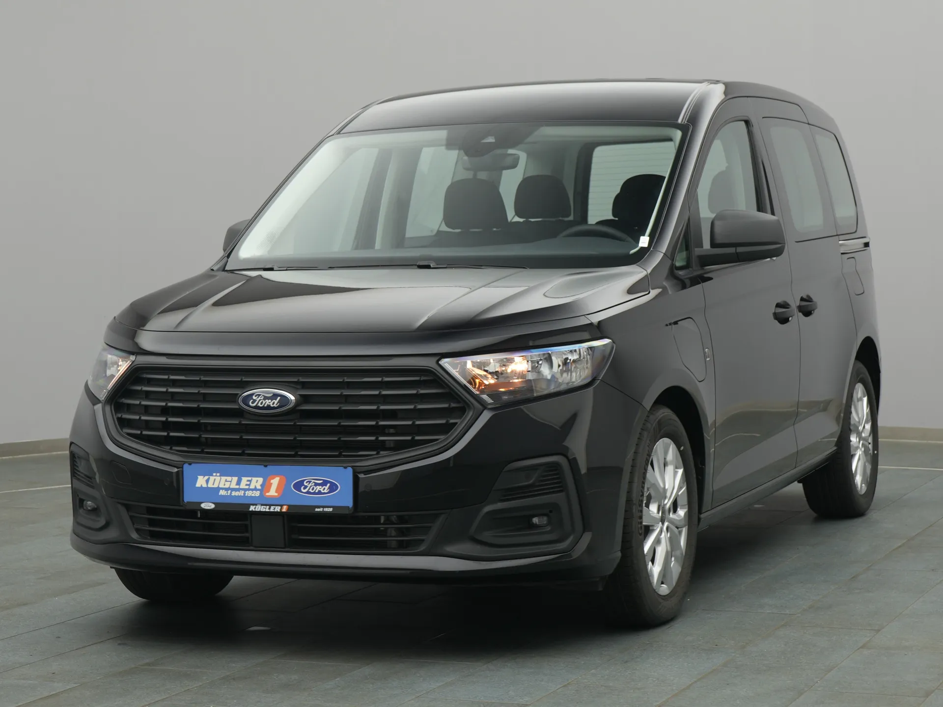 Ford Tourneo Connect Trend in schwarz