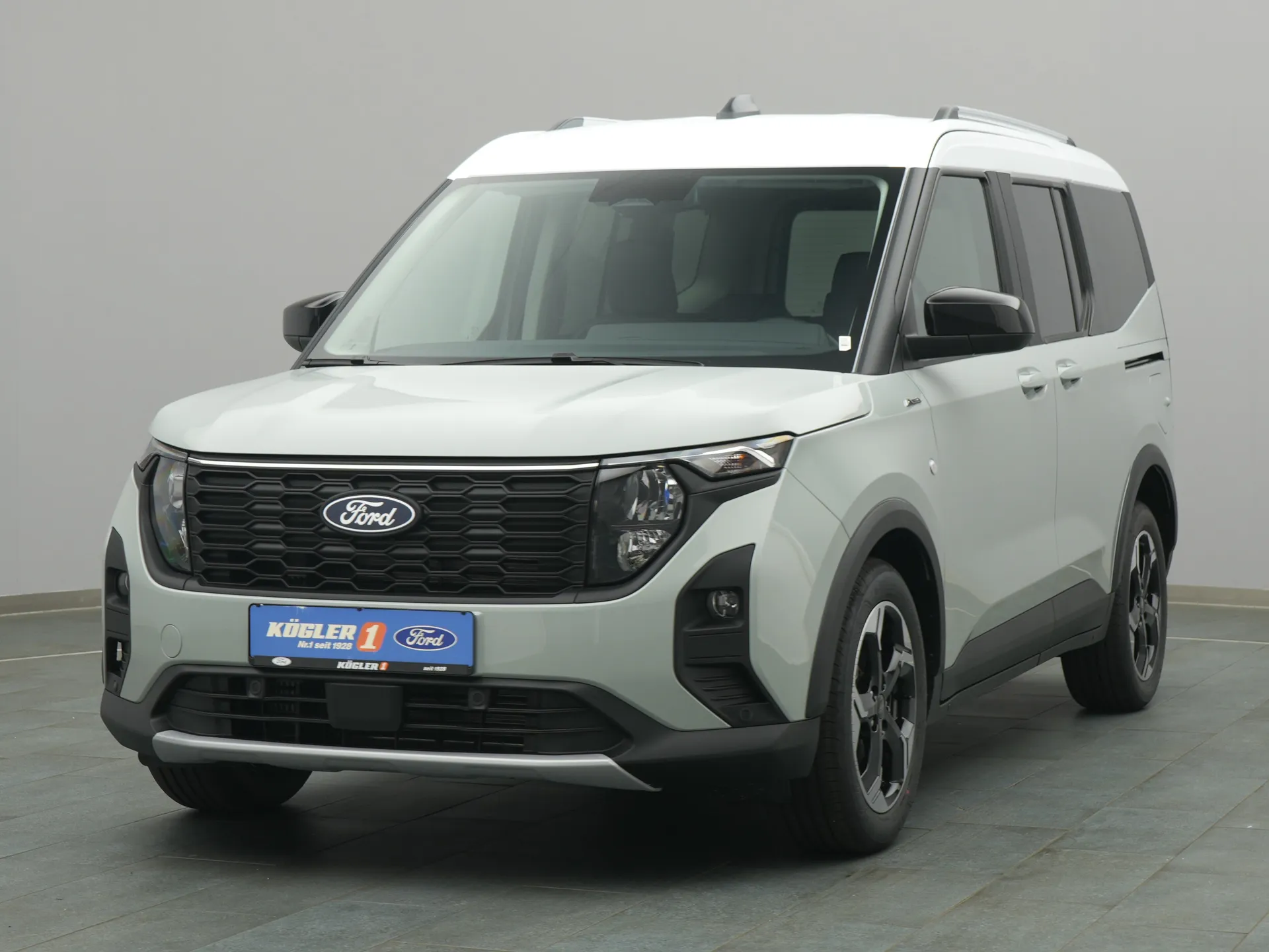 Ford Tourneo Courier Active in grau