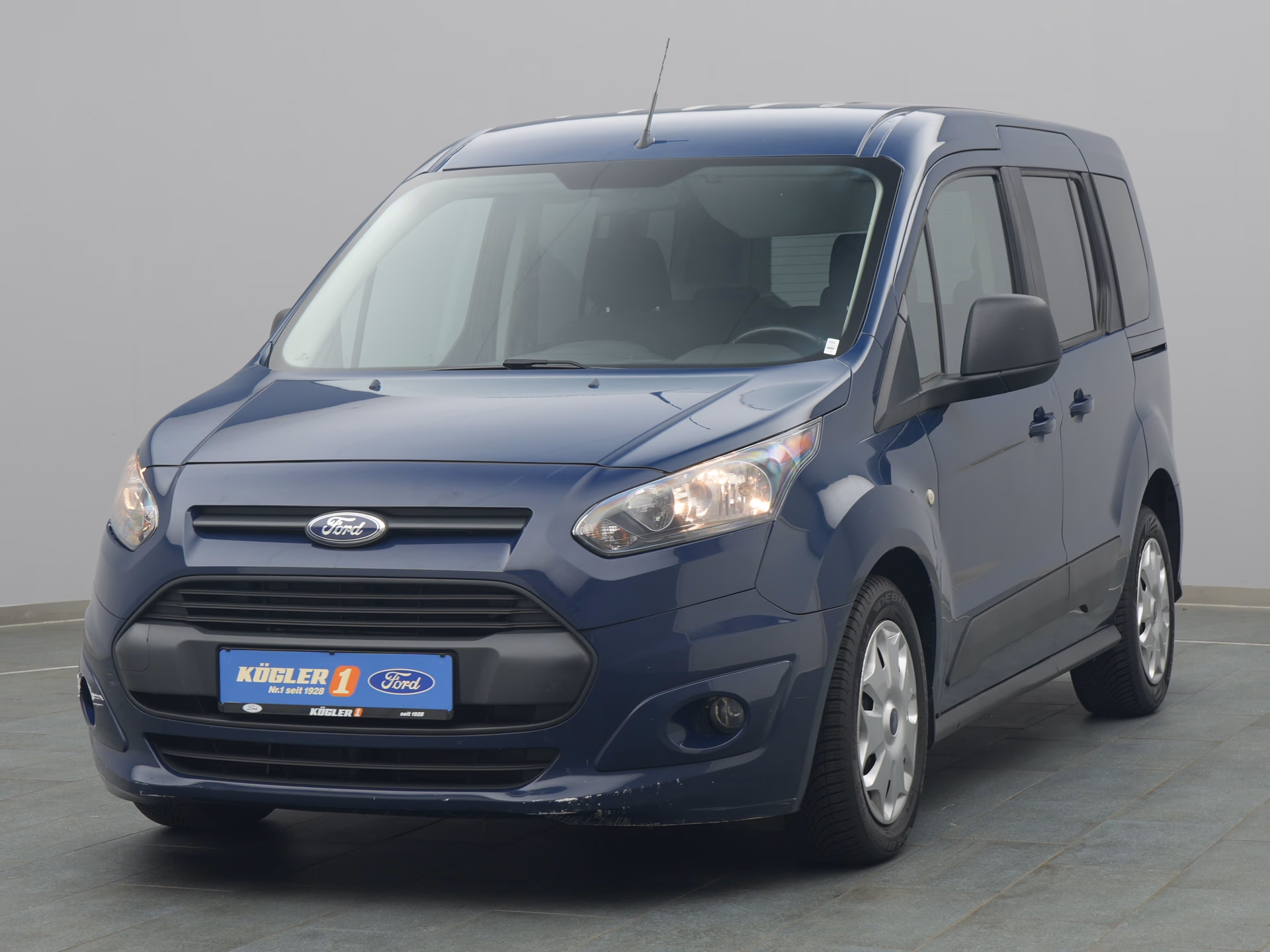 Ford Tourneo Connect Trend in blau
