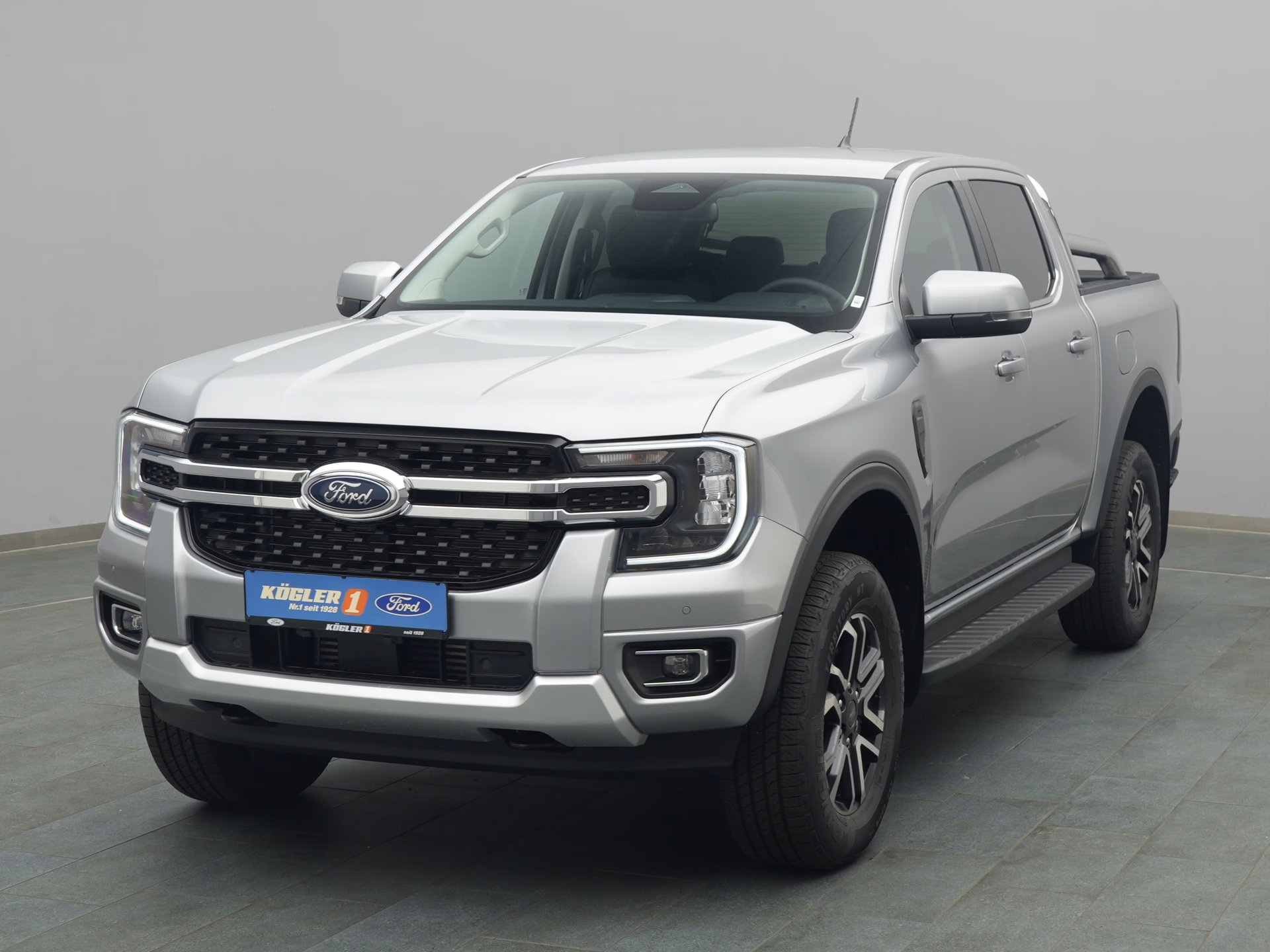 Ford Ranger DoKa Limited in silber