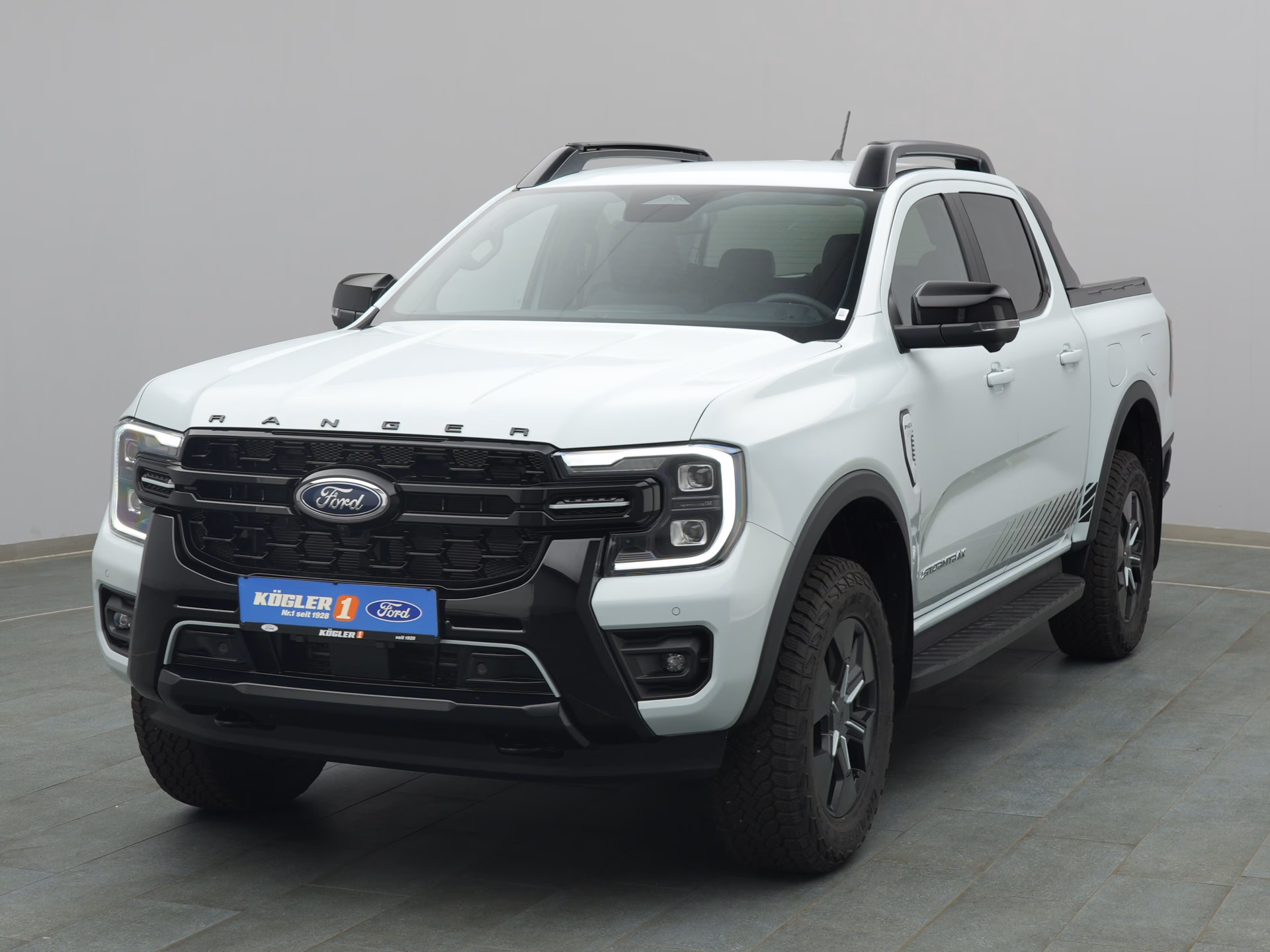 Ford Ranger DoKa Stormtrak in silber