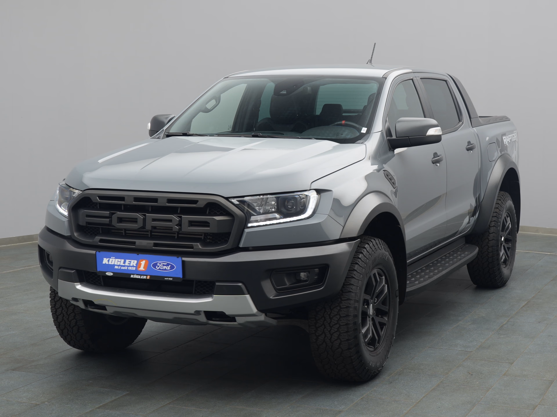 Ford Ranger Raptor in grau