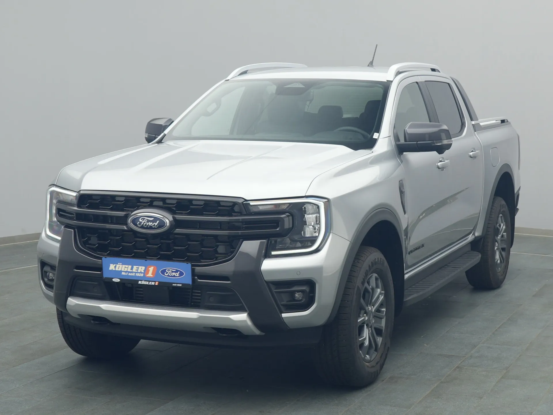 Ford Ranger DoKa Wildtrak in silber