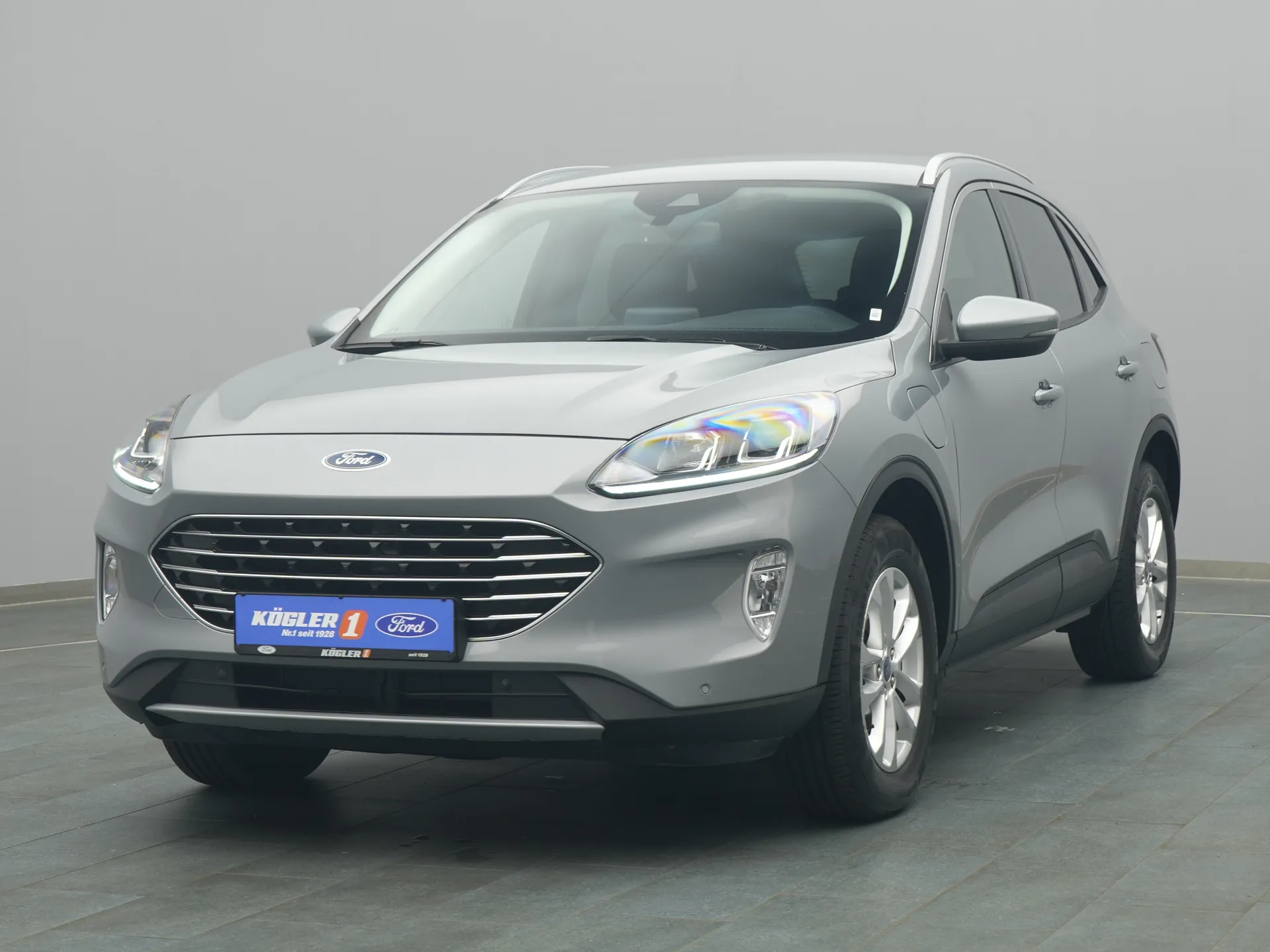 Ford Kuga Titanium in silber