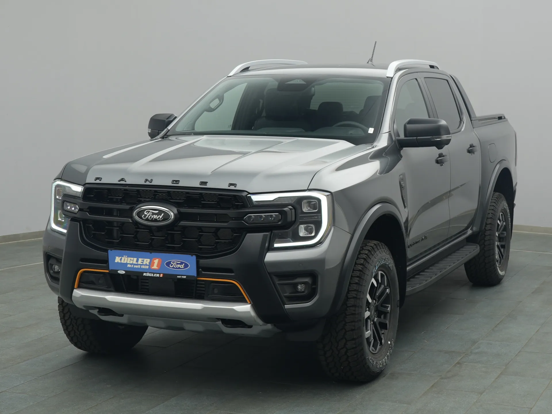 Ford Ranger DoKa Wildtrak X in grau