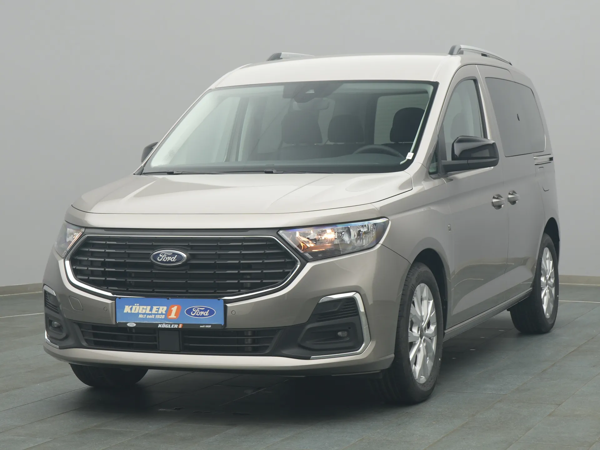 Ford Tourneo Connect Titanium in silber
