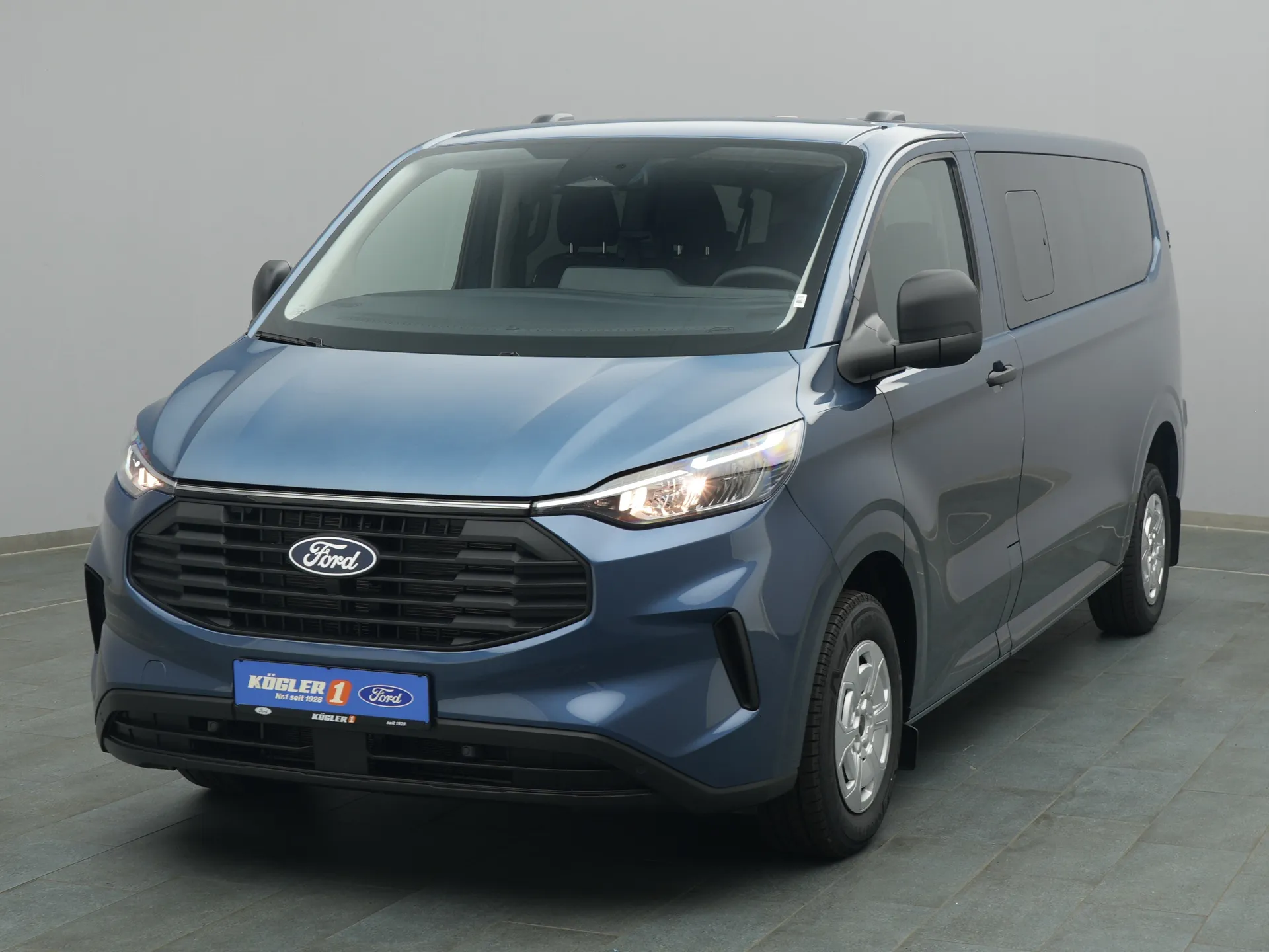 Ford Transit Custom Kombi in blau