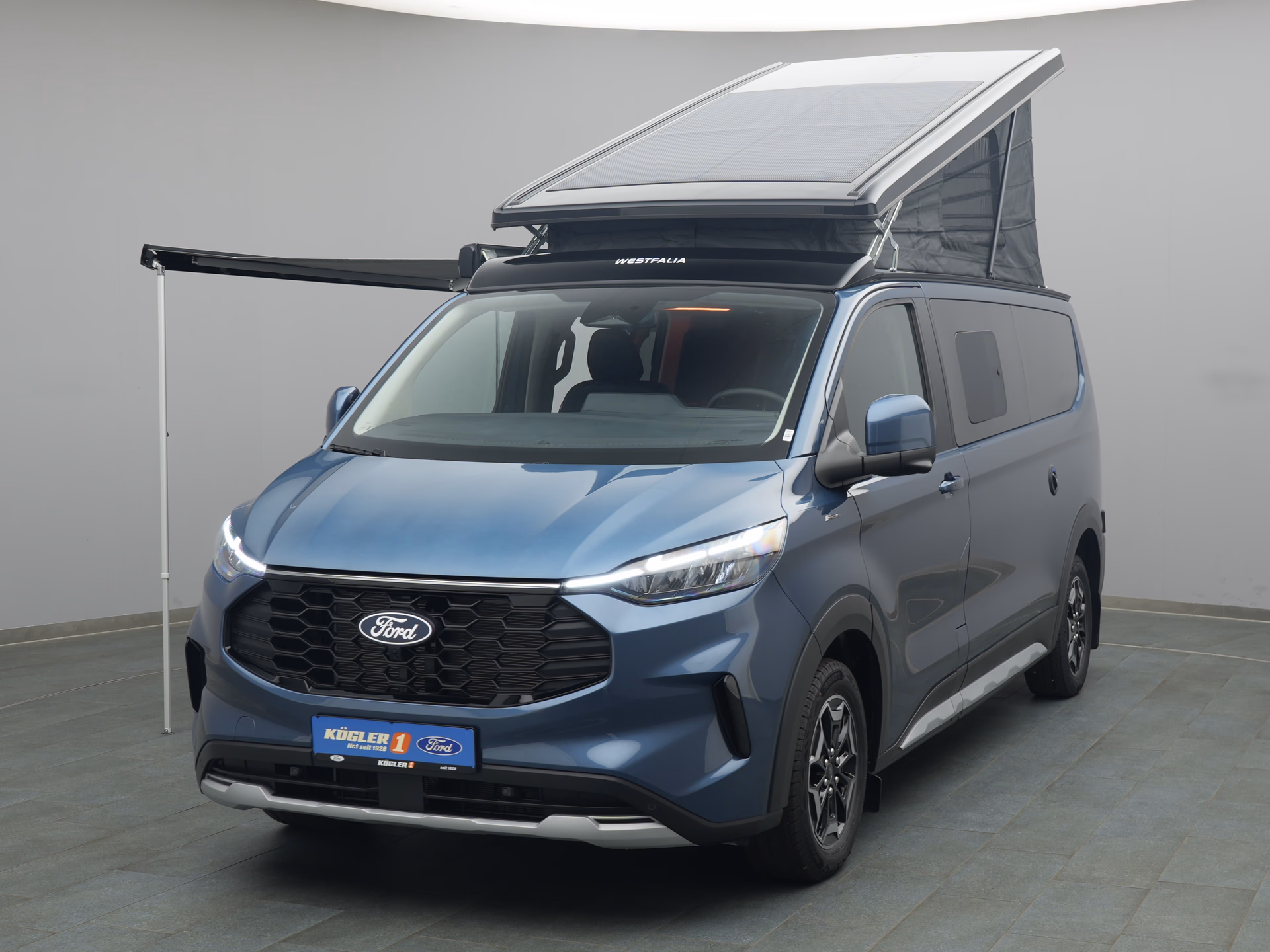 Ford Nugget in blau