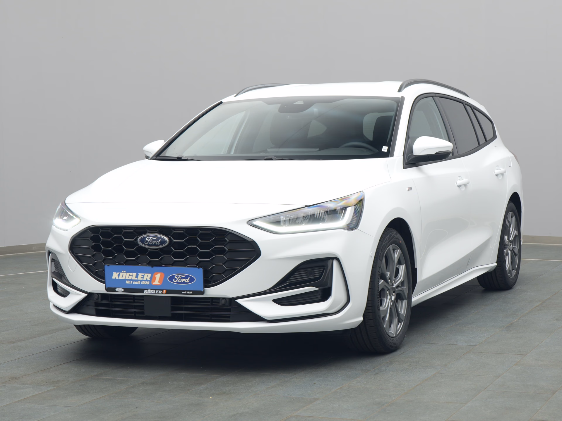 Ford Focus ST-Line in weiss