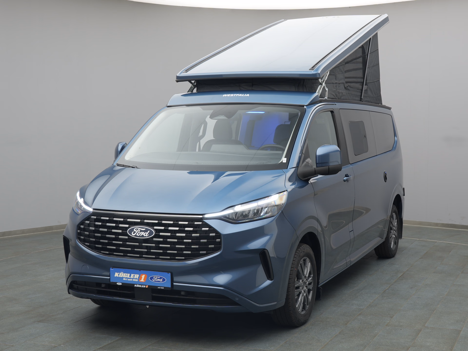 Ford Nugget in blau