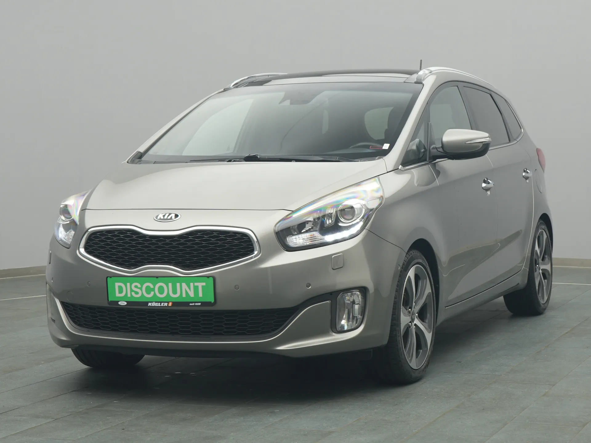 Kia Carens in silber
