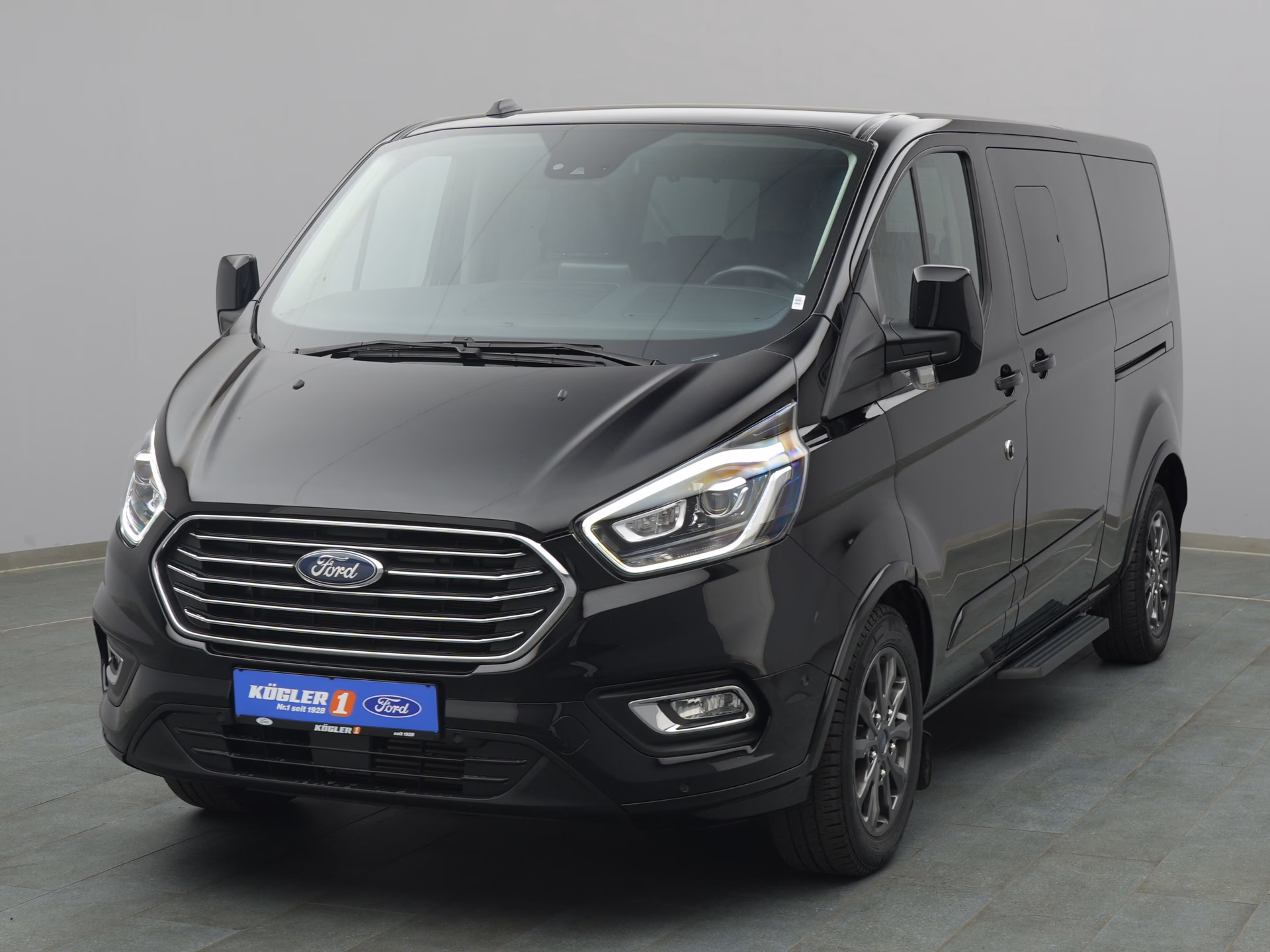 Ford Tourneo Custom Titanium X in schwarz