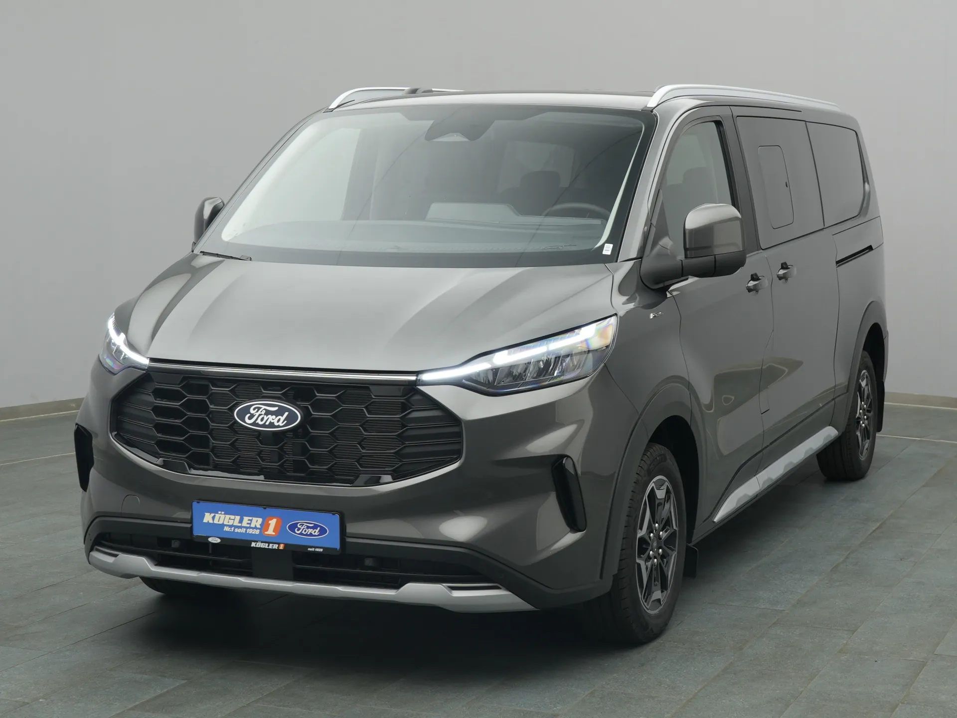 Ford Tourneo Custom Active in grau