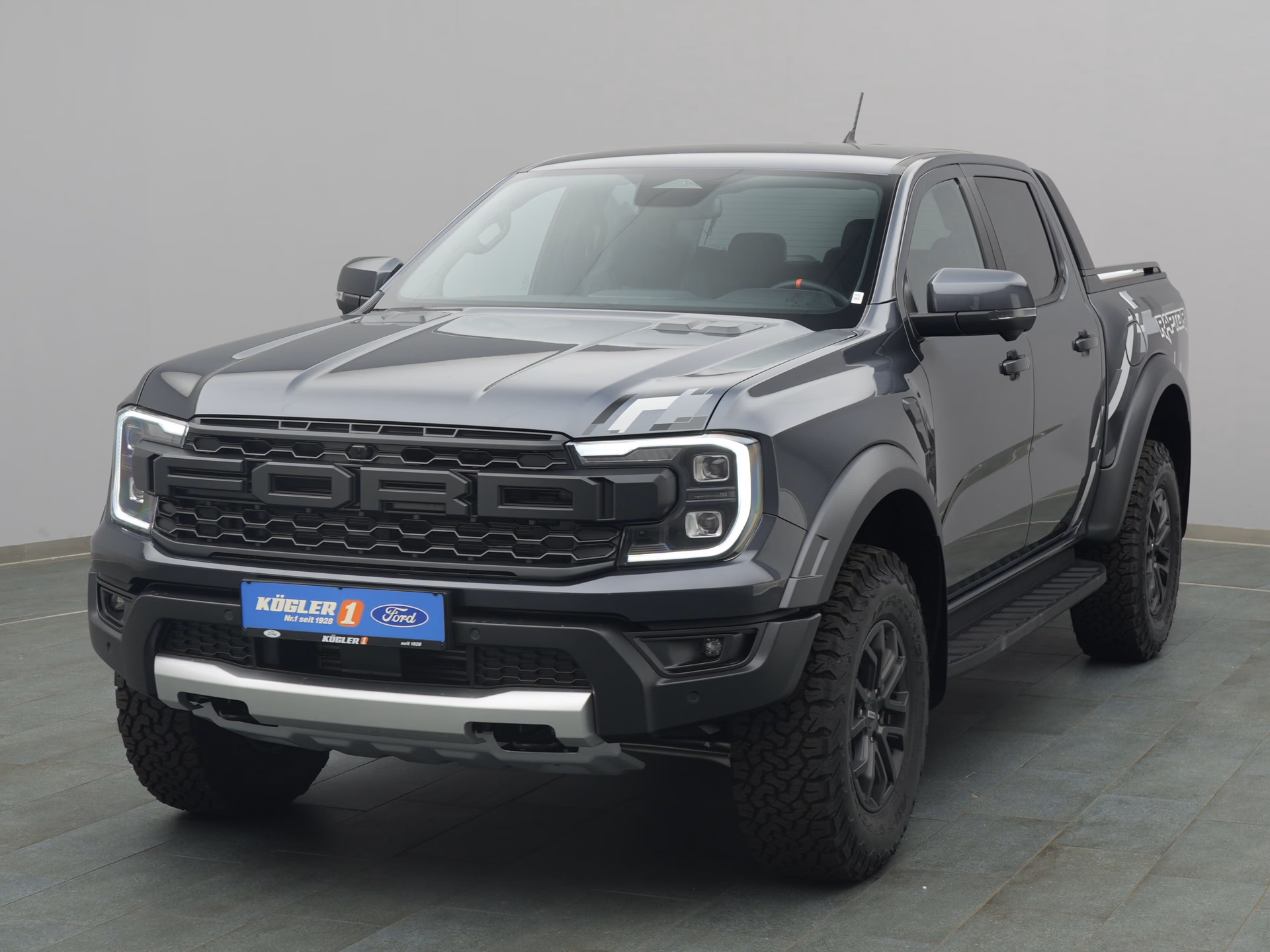 Ford Ranger Raptor in grau