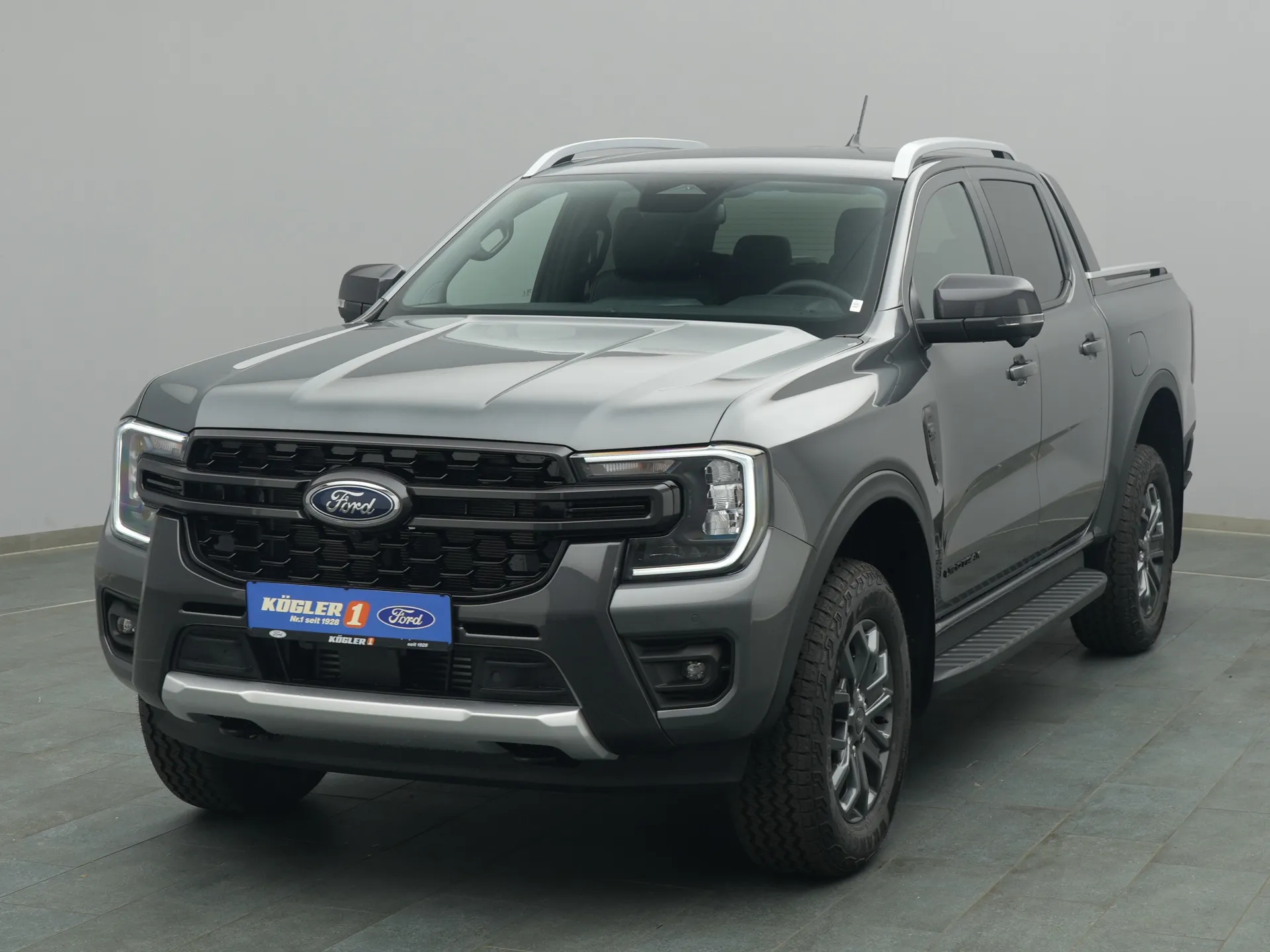 Ford Ranger DoKa Wildtrak in grau