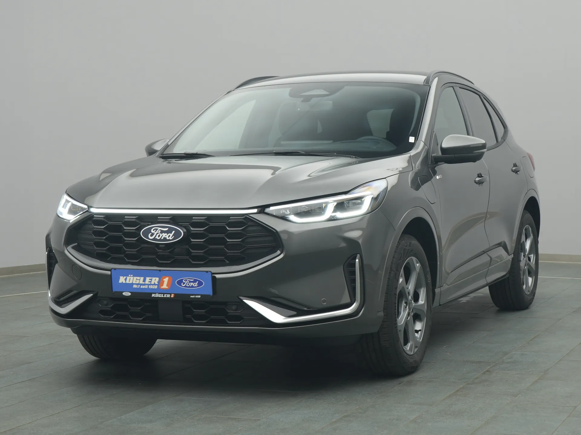 Ford Kuga ST-Line X in grau
