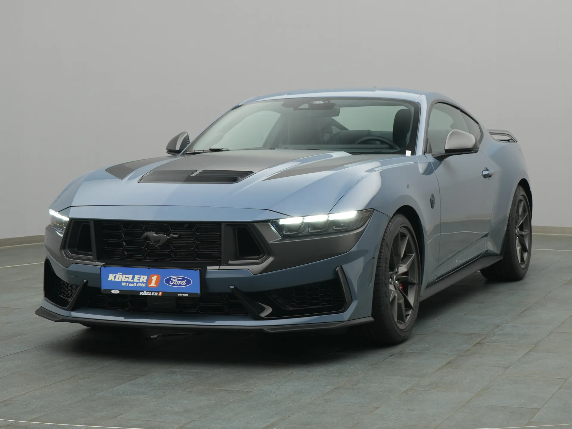 Ford Mustang Dark Horse in blau