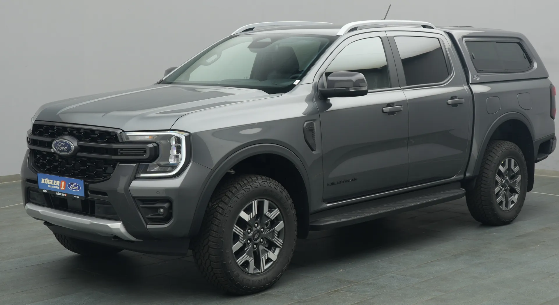 Ford Ranger DoKa Wildtrak in grau