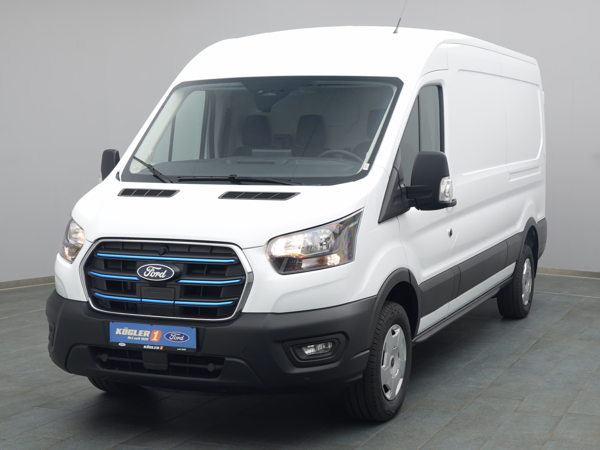 Ford E-Transit Kasten in weiss