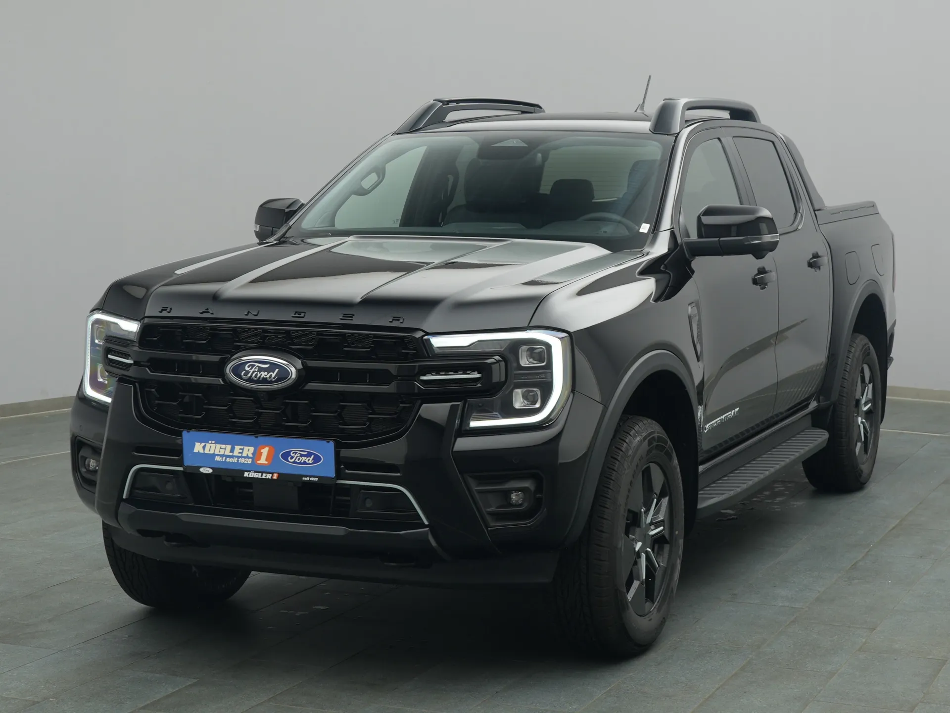 Ford Ranger DoKa Stormtrak in schwarz