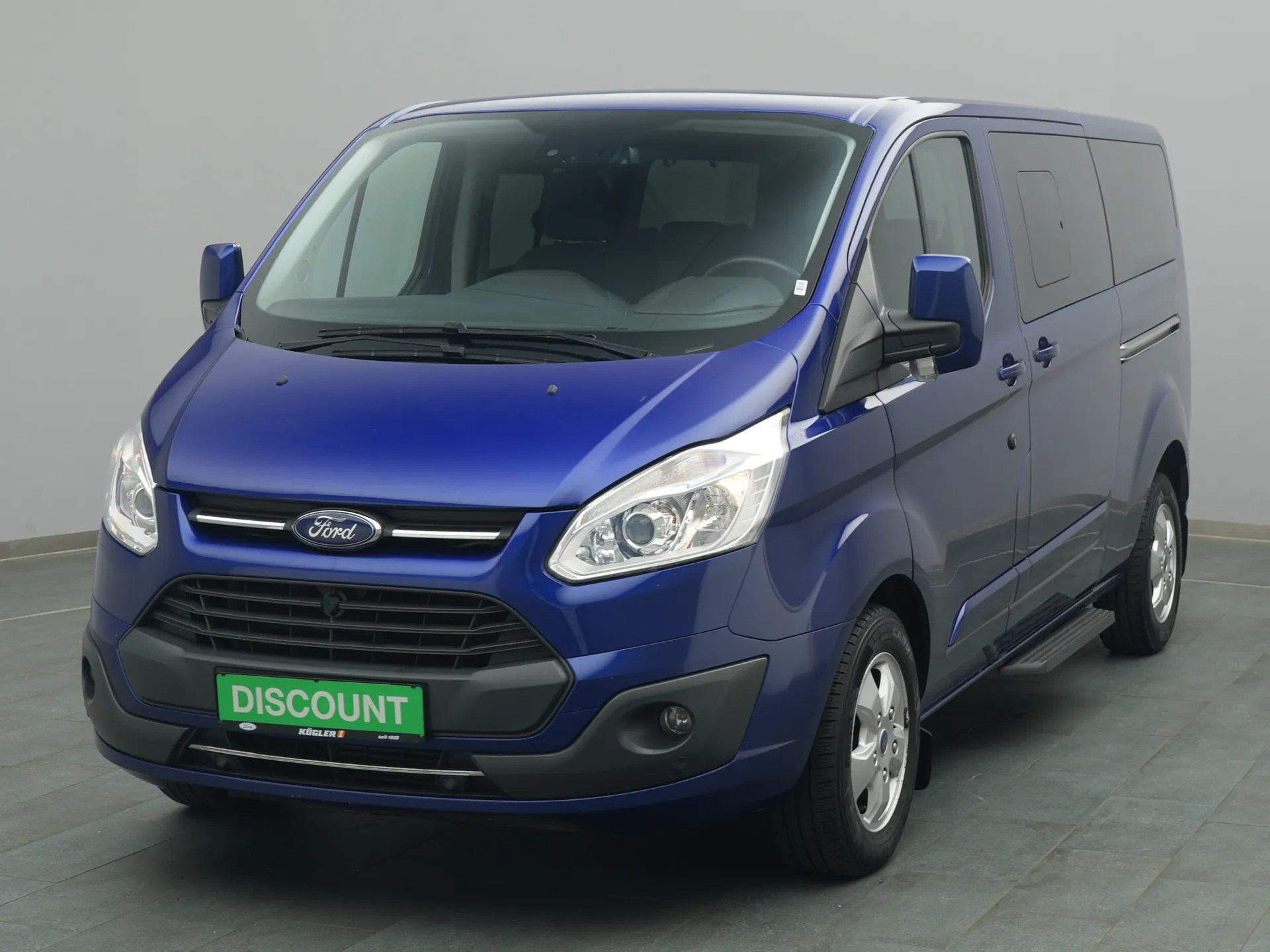 Ford Tourneo Custom Titanium in blau