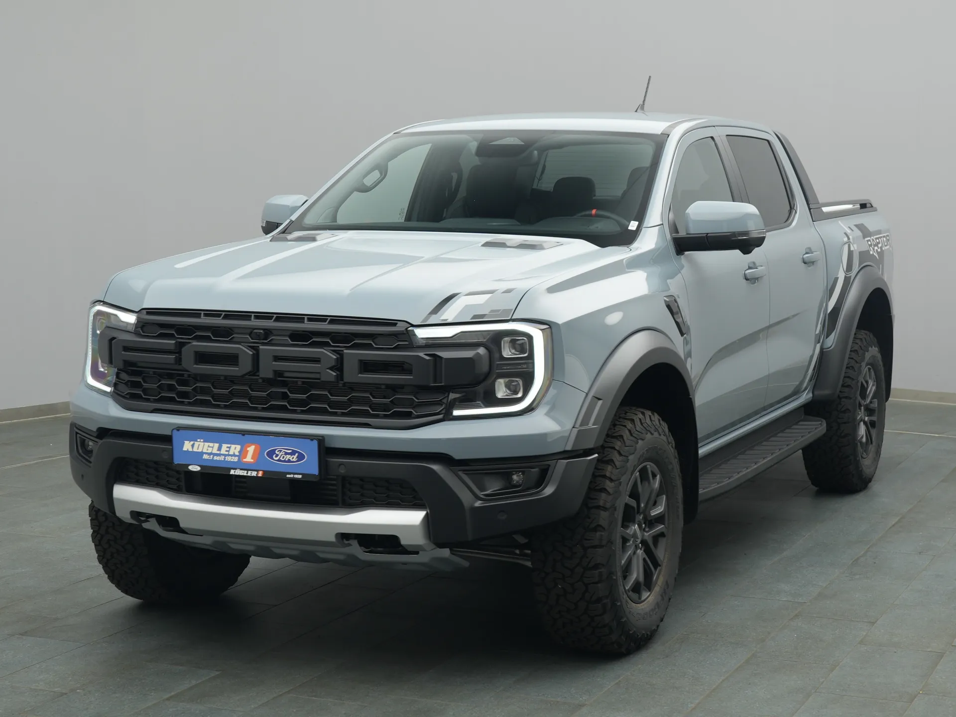 Ford Ranger Raptor in grau