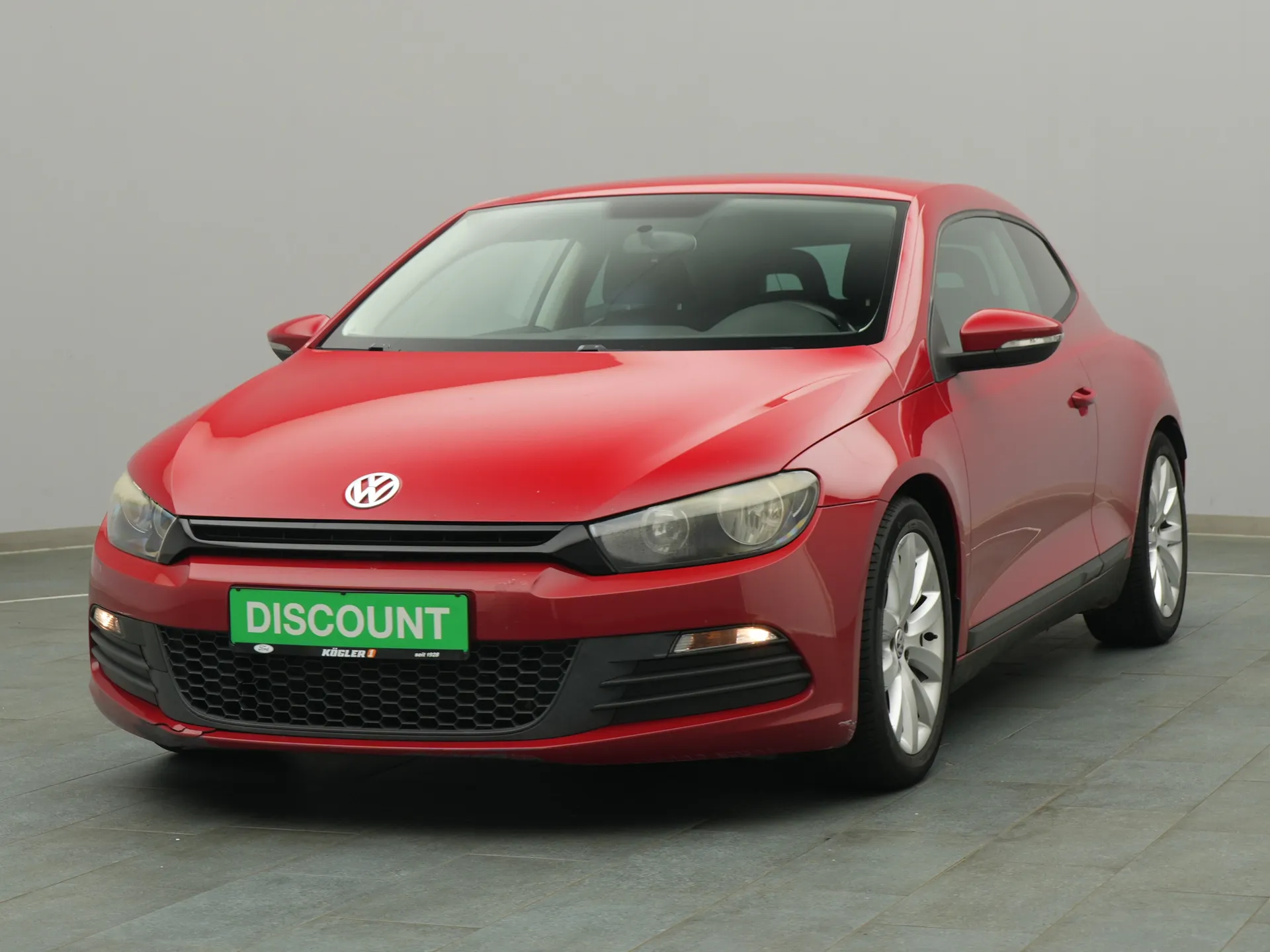 VW Scirocco in rot