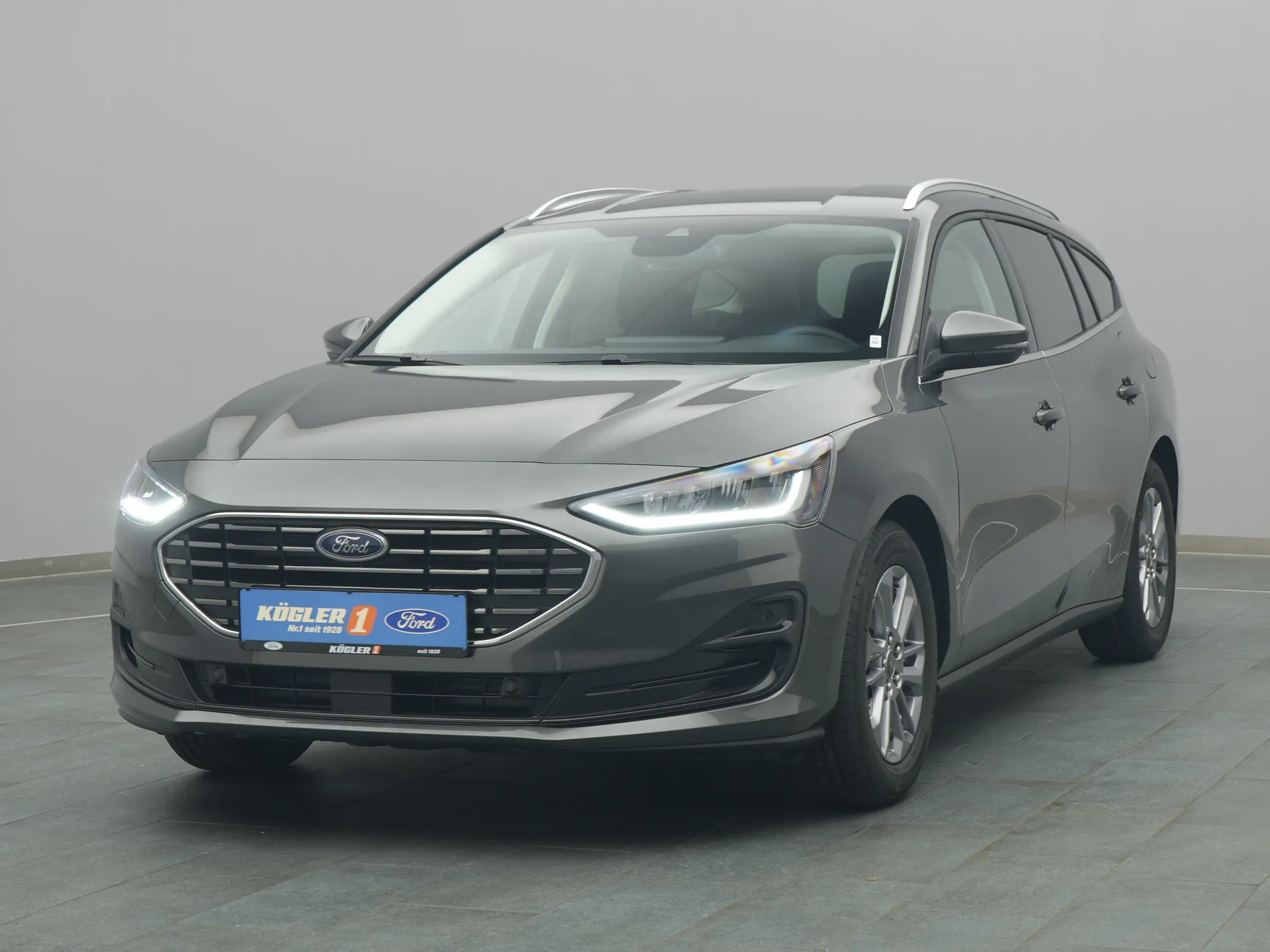 Ford Focus Titanium X in grau