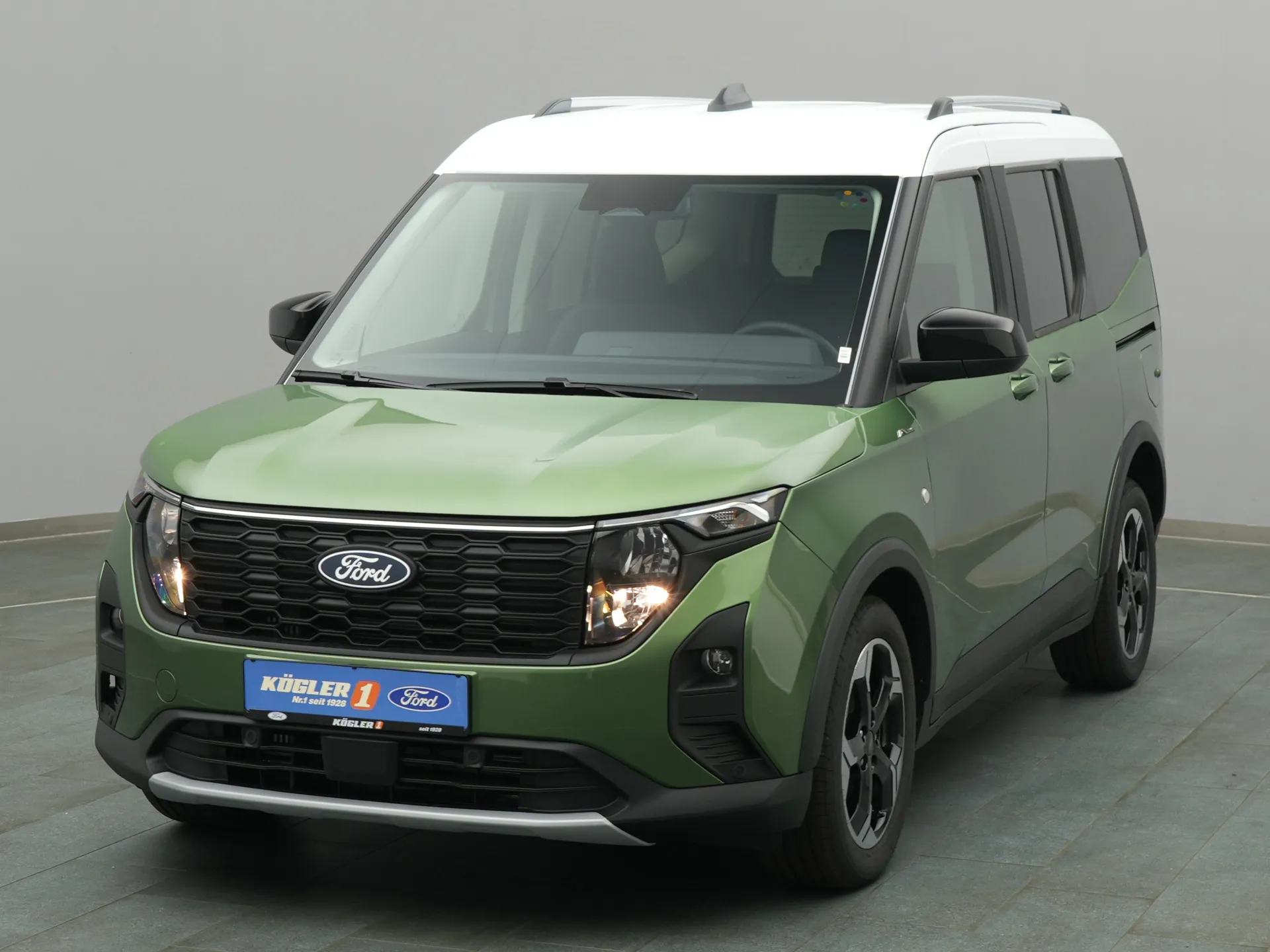 Ford Tourneo Courier Active in grün