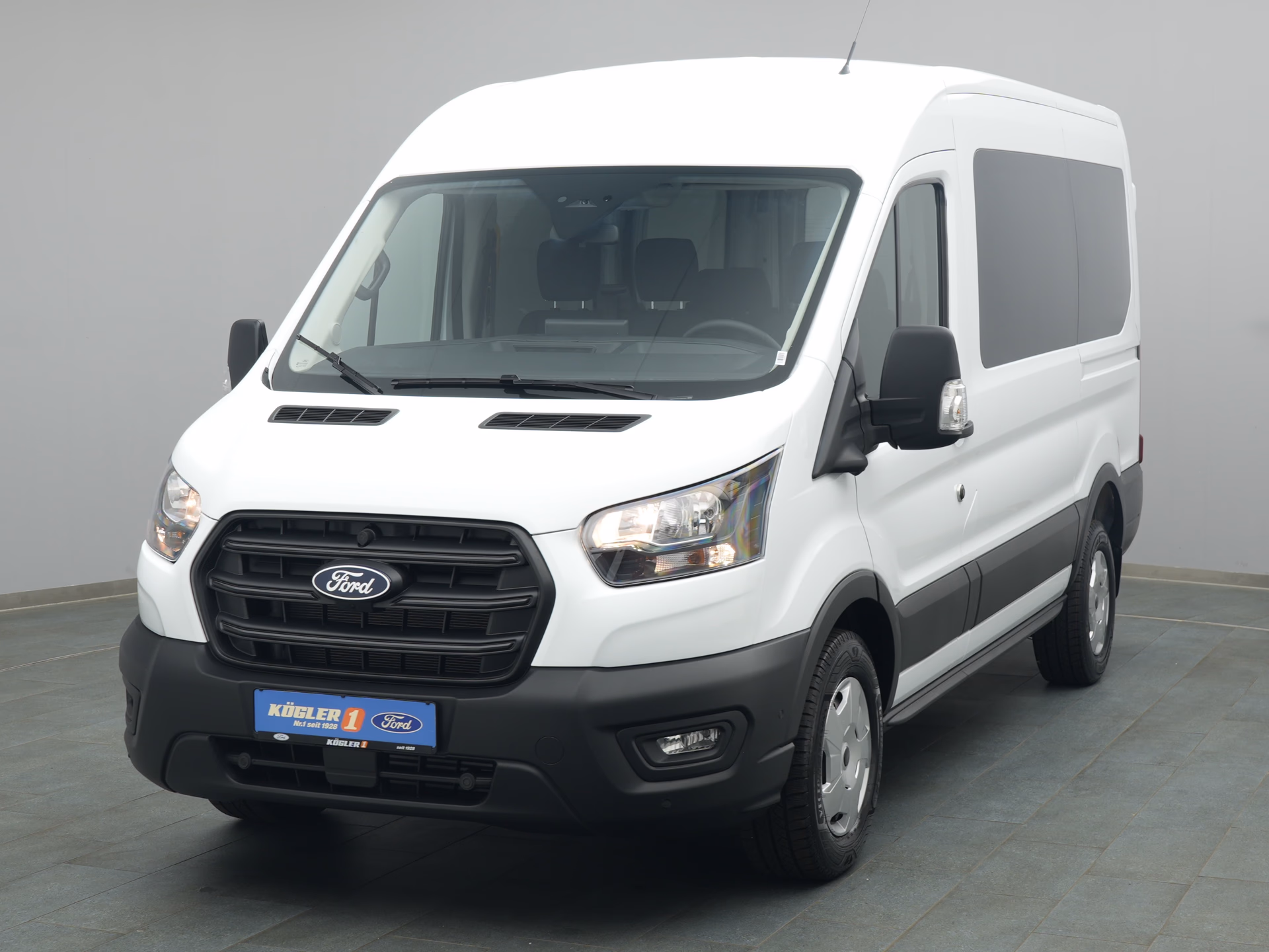 Ford Transit Kombi in weiss