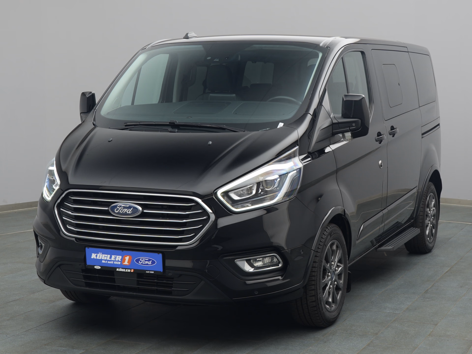 Ford Tourneo Custom Titanium X in schwarz
