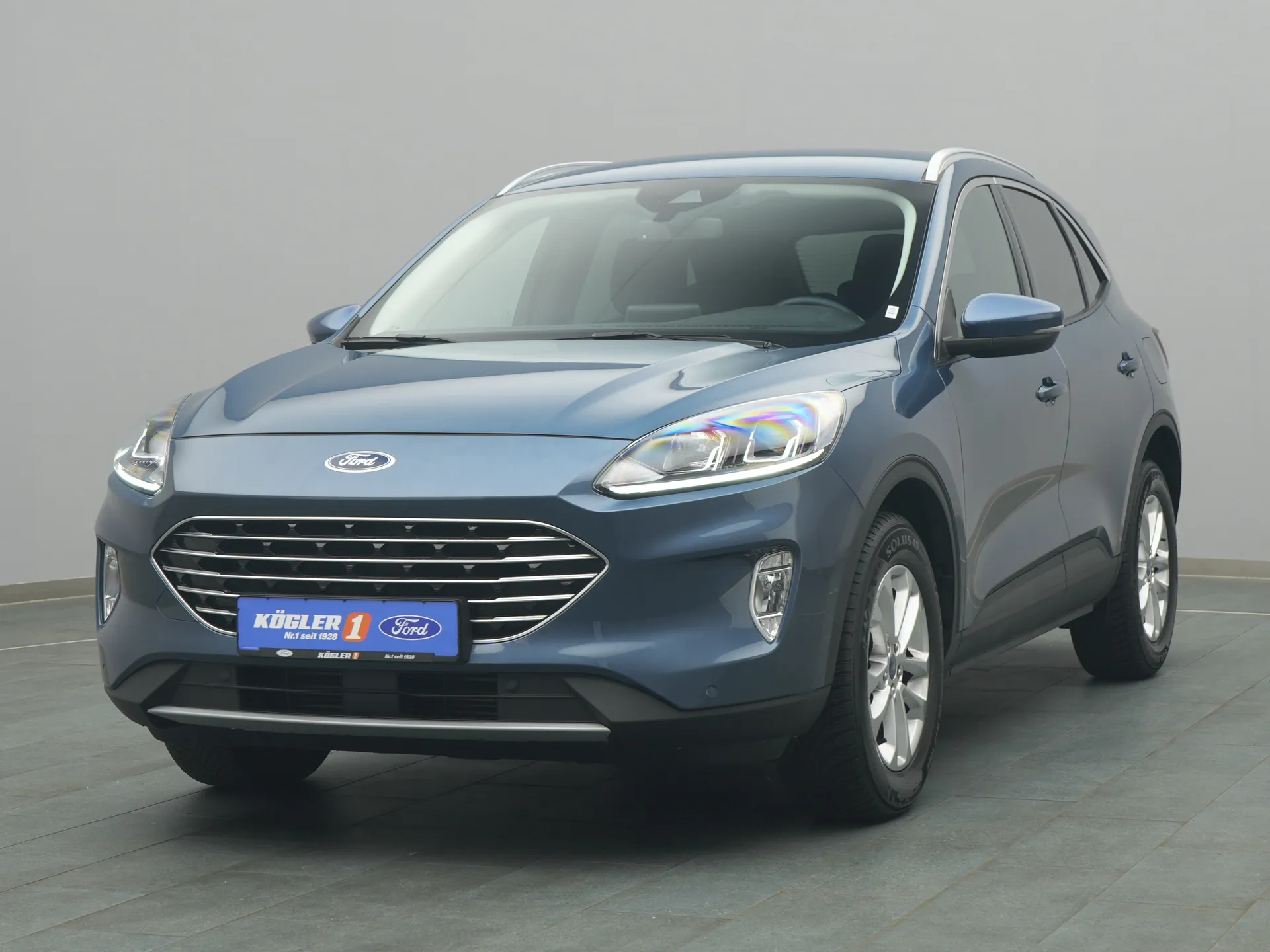 Ford Kuga Titanium in blau