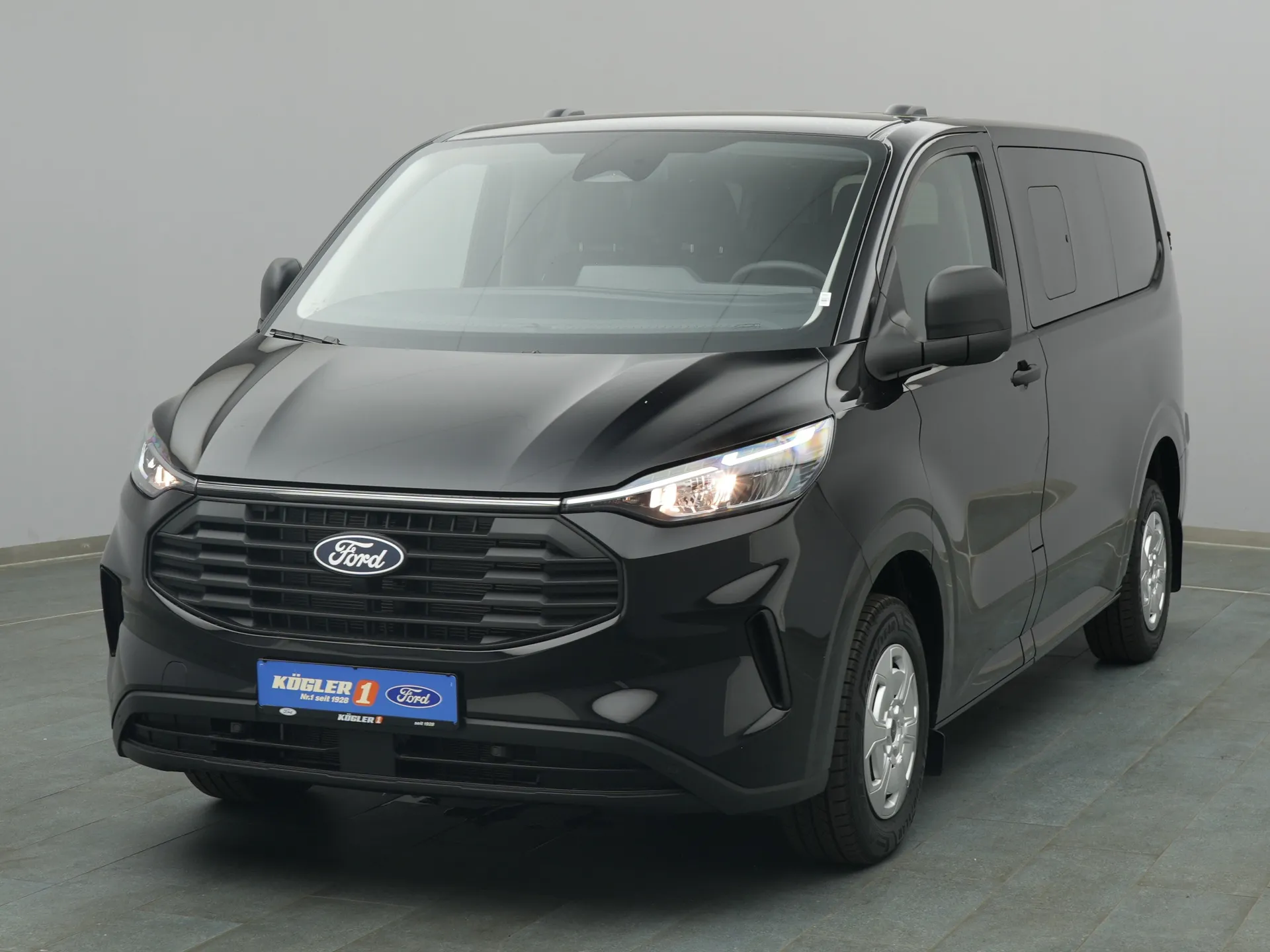Ford Transit Custom Kombi in schwarz