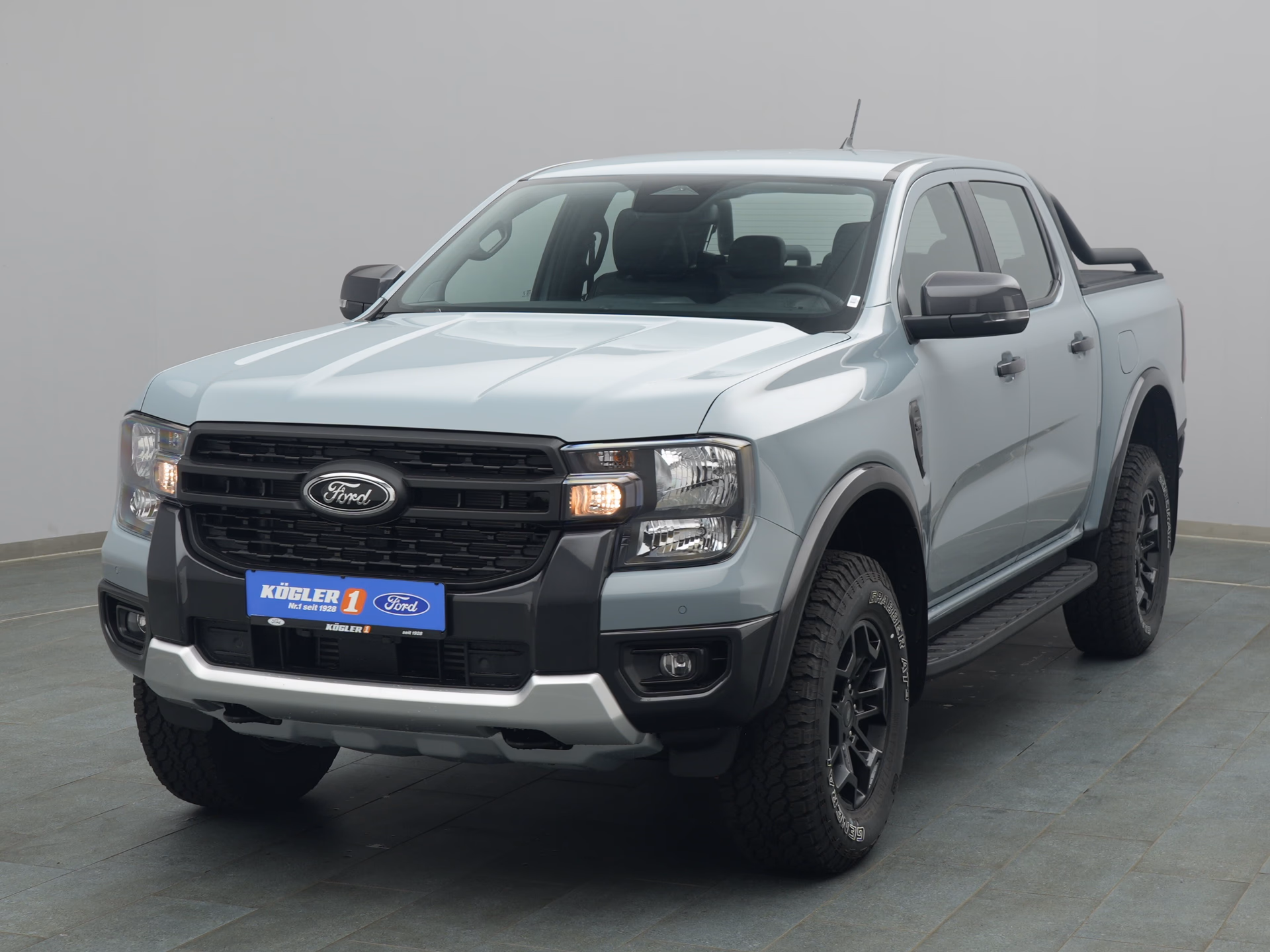Ford Ranger DoKa Tremor in grau