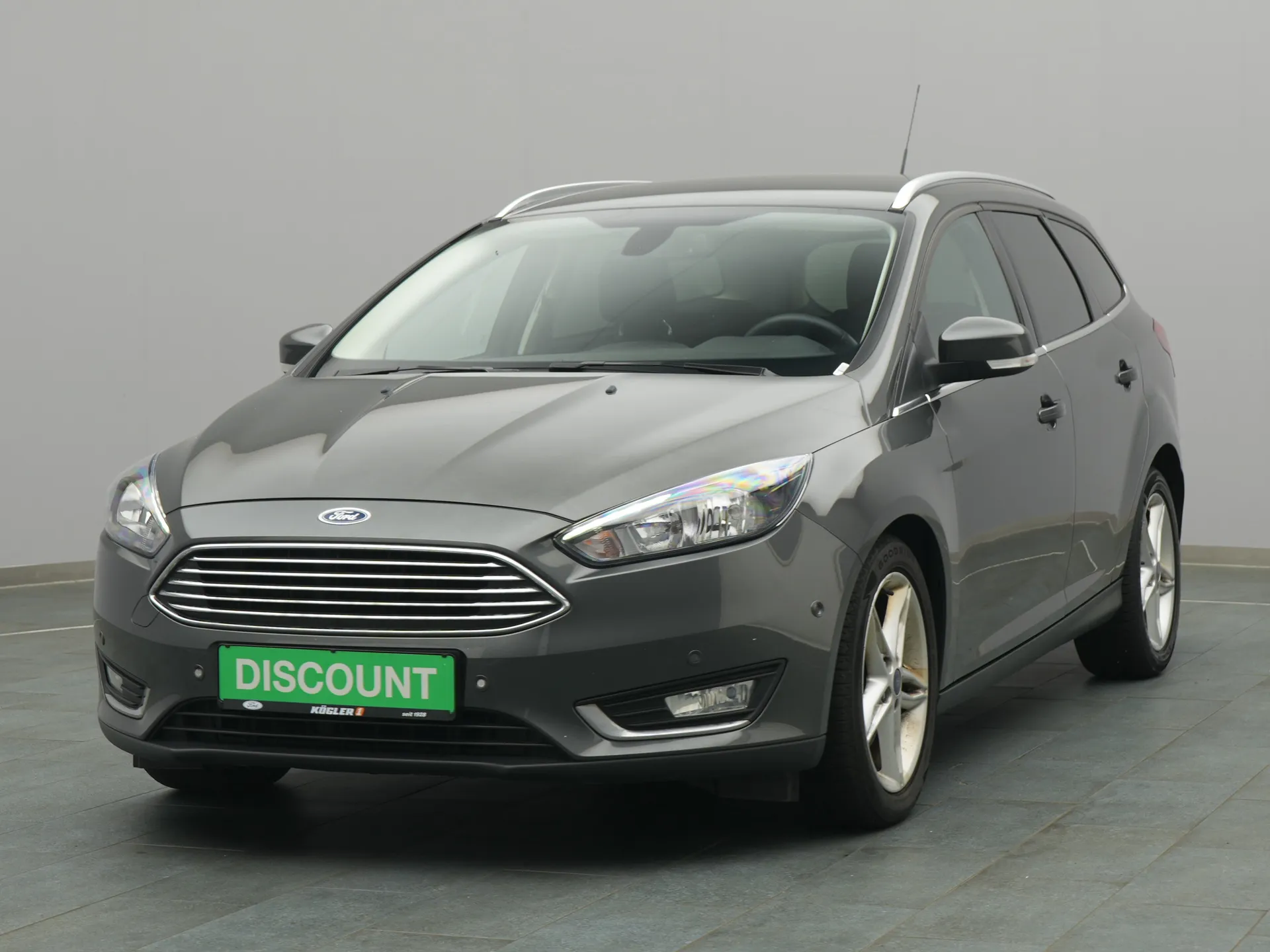 Ford Focus Titanium in grau