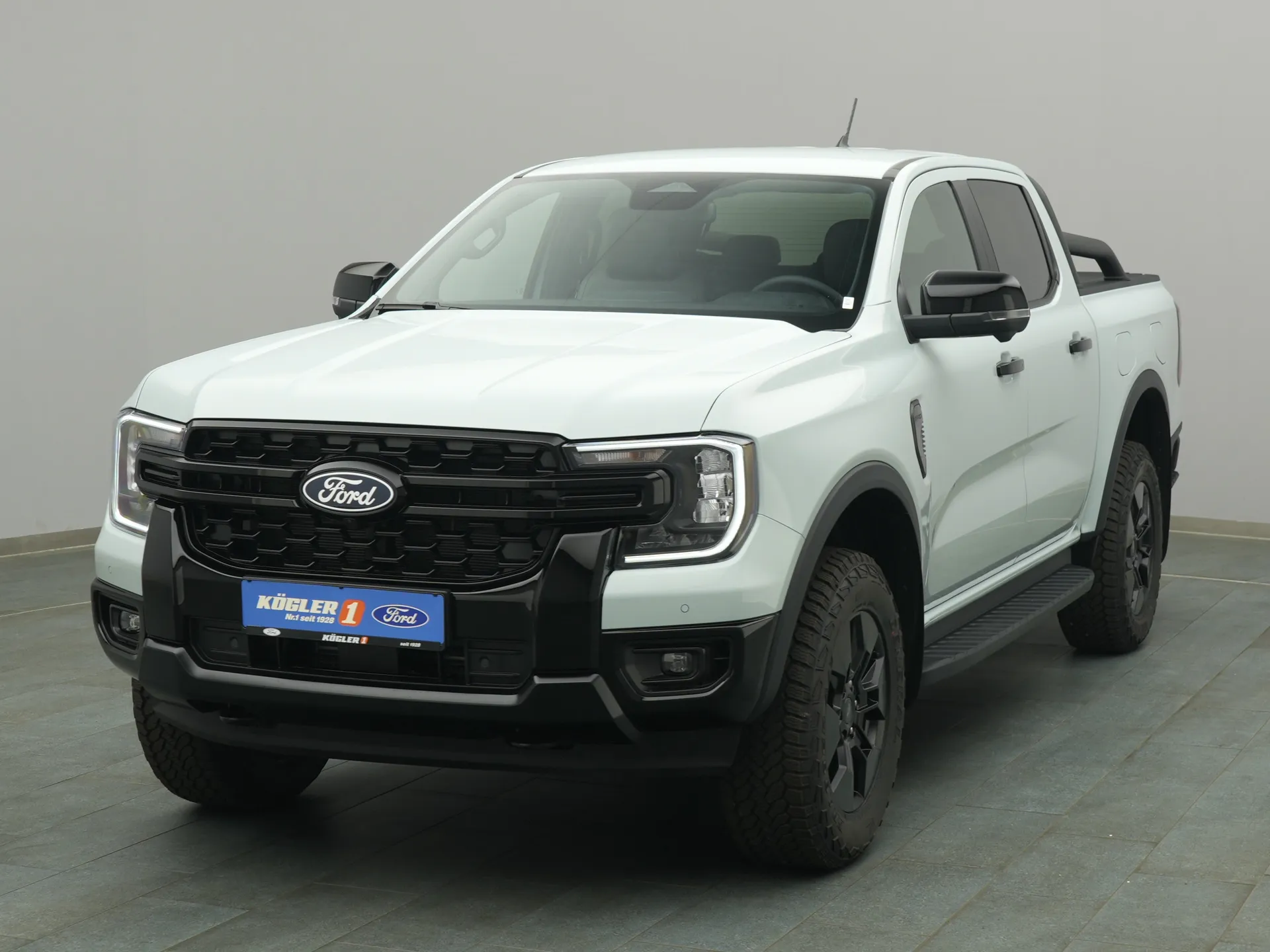 Ford Ranger DoKa  in silber