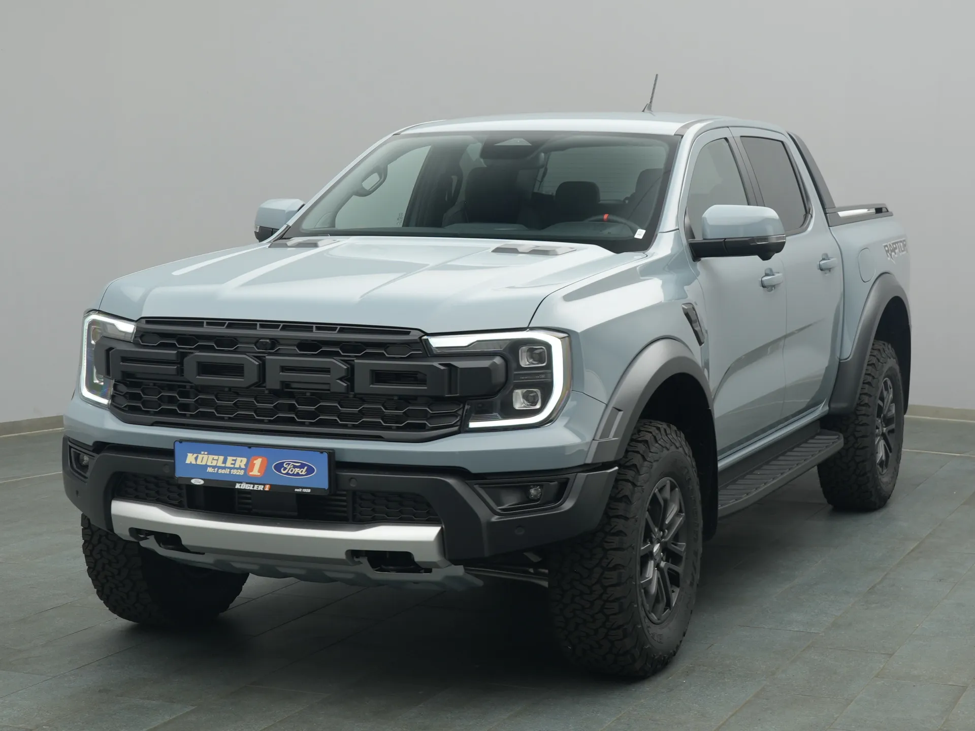 Ford Ranger Raptor in grau