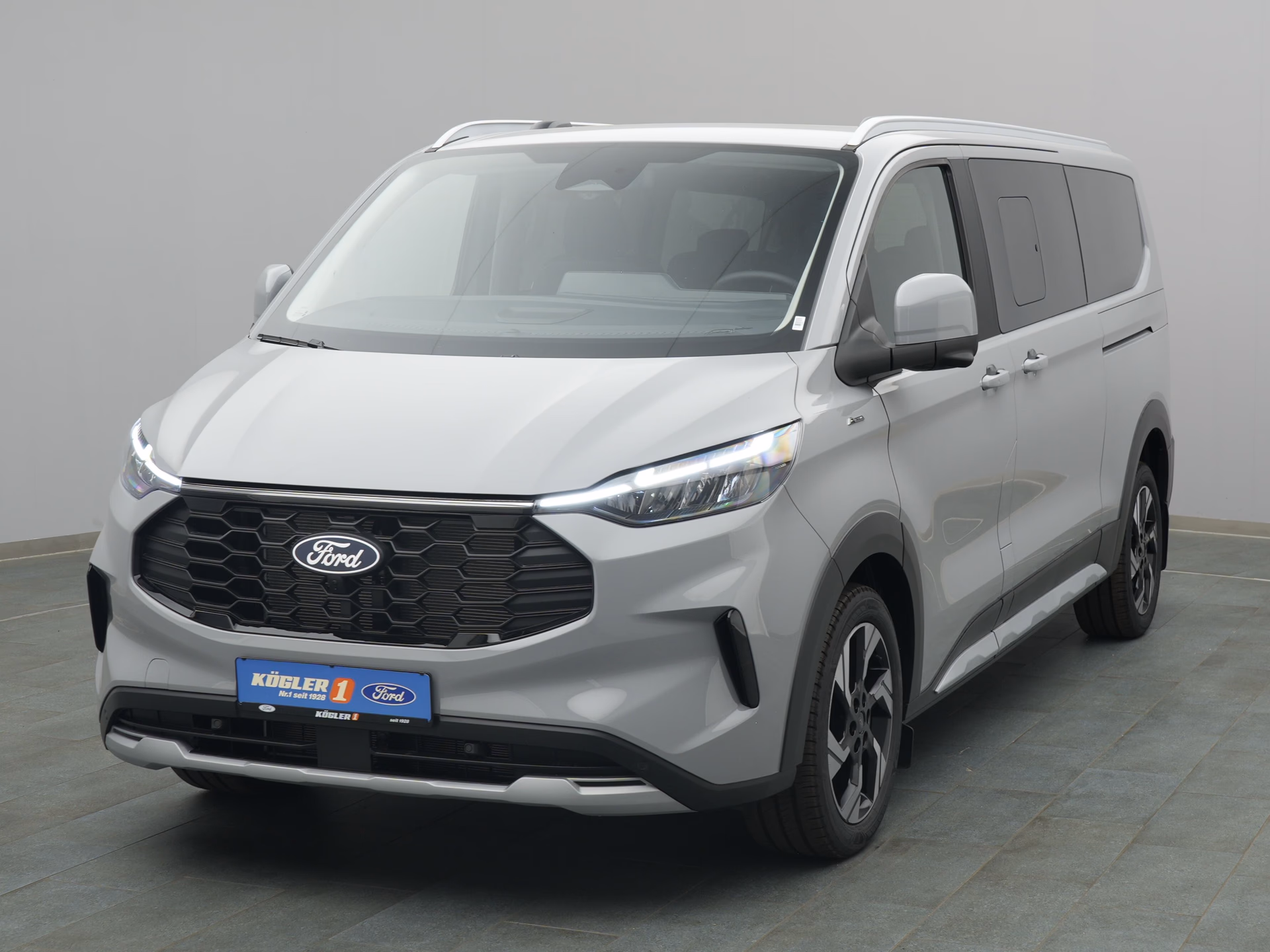 Ford Tourneo Custom Active in grau