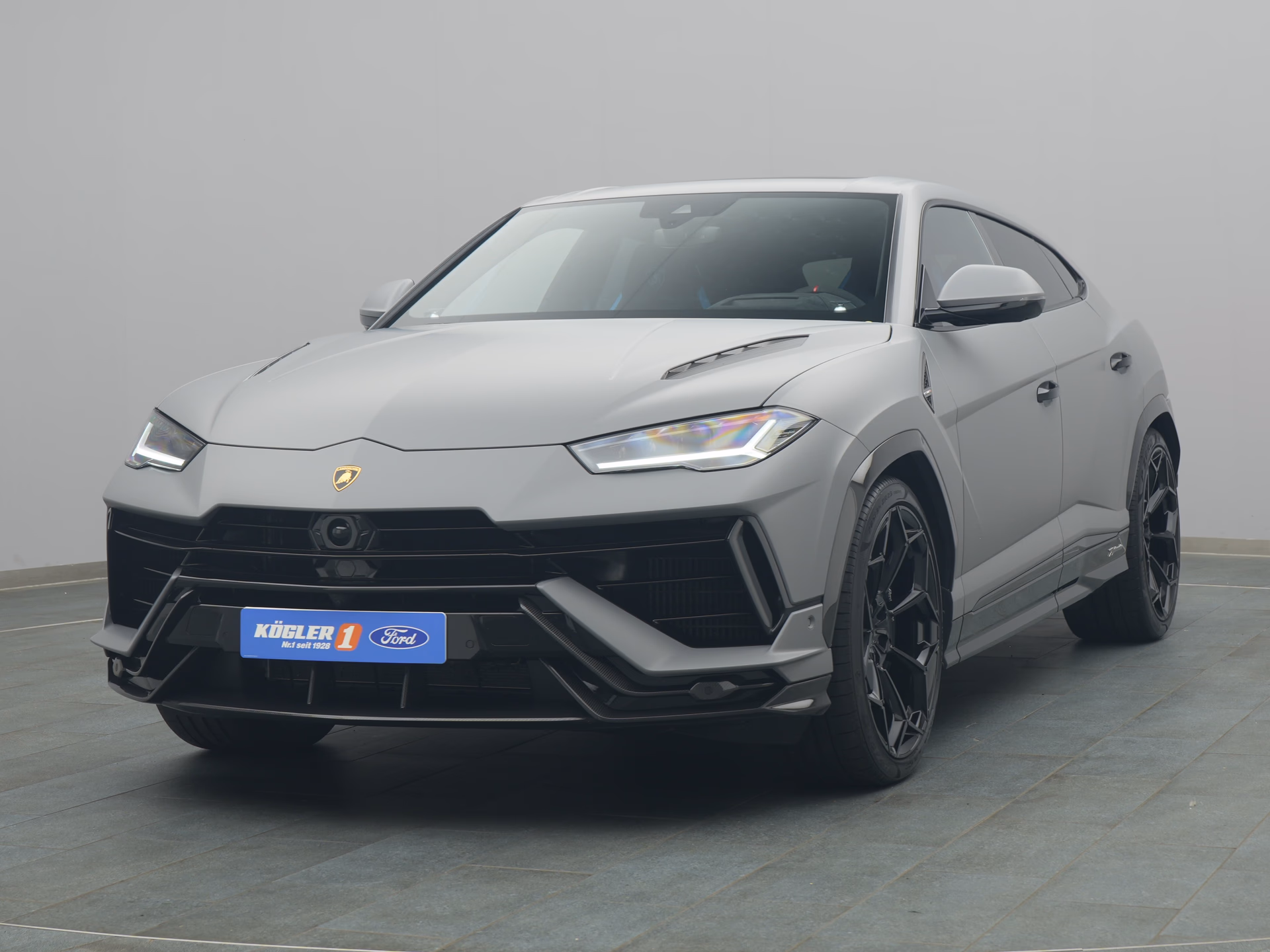 Lamborghini Urus in grau