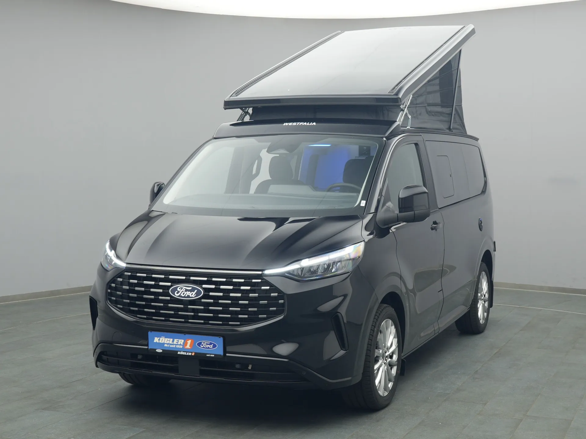 Ford Nugget in schwarz