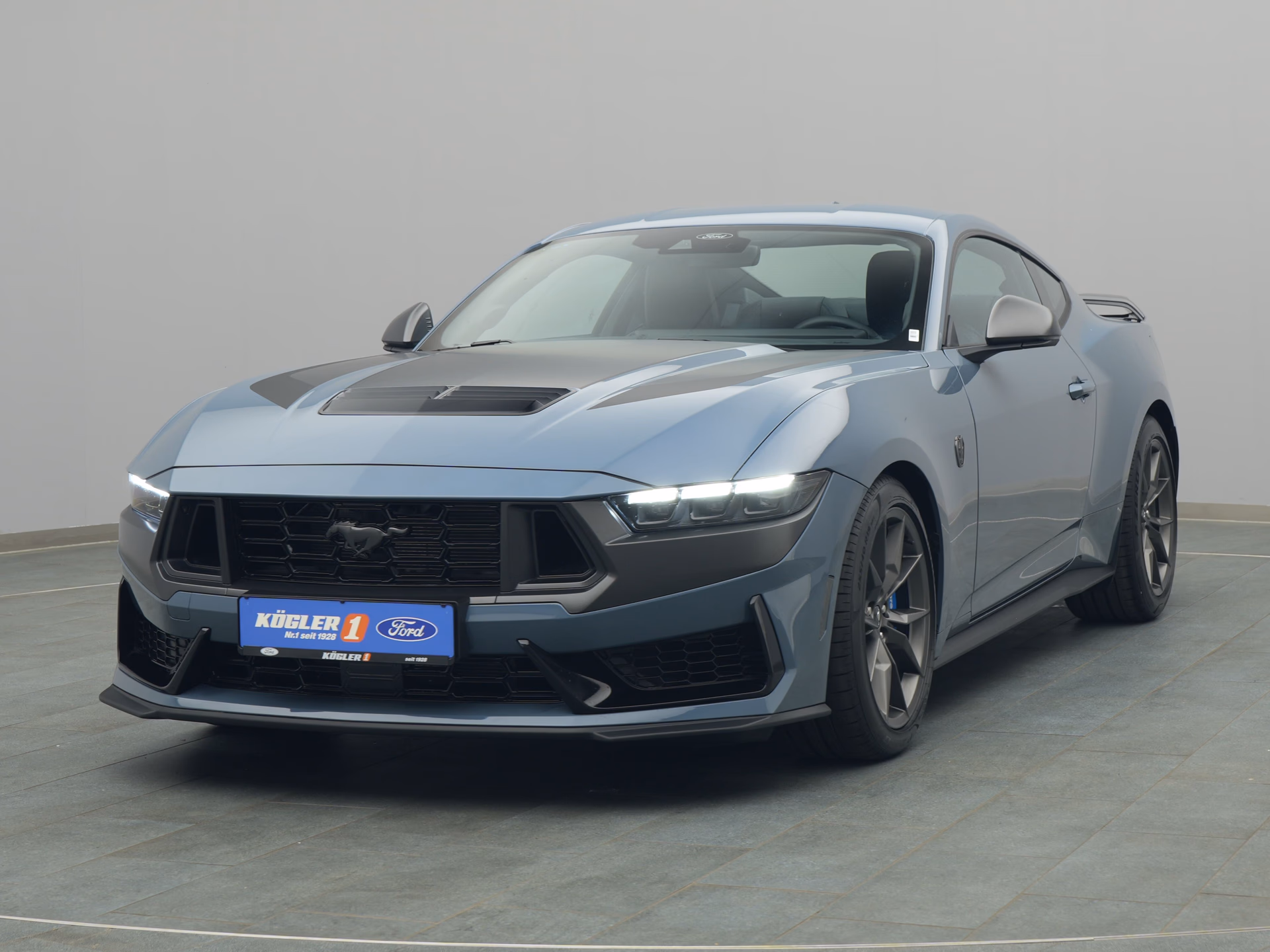 Ford Mustang Dark Horse in blau