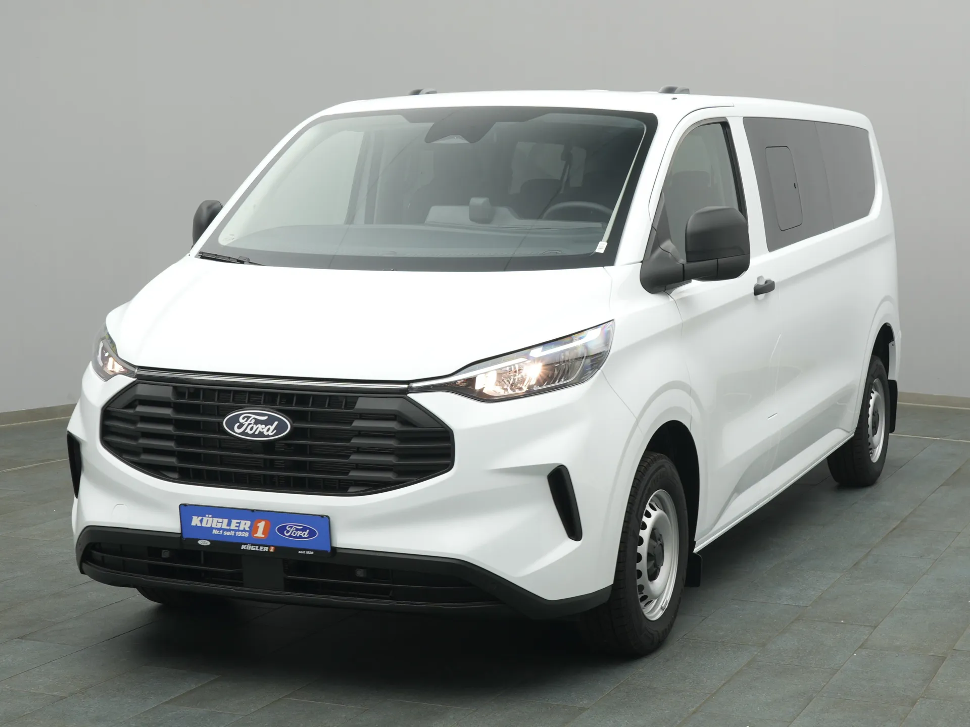 Ford Transit Custom Kombi in weiss