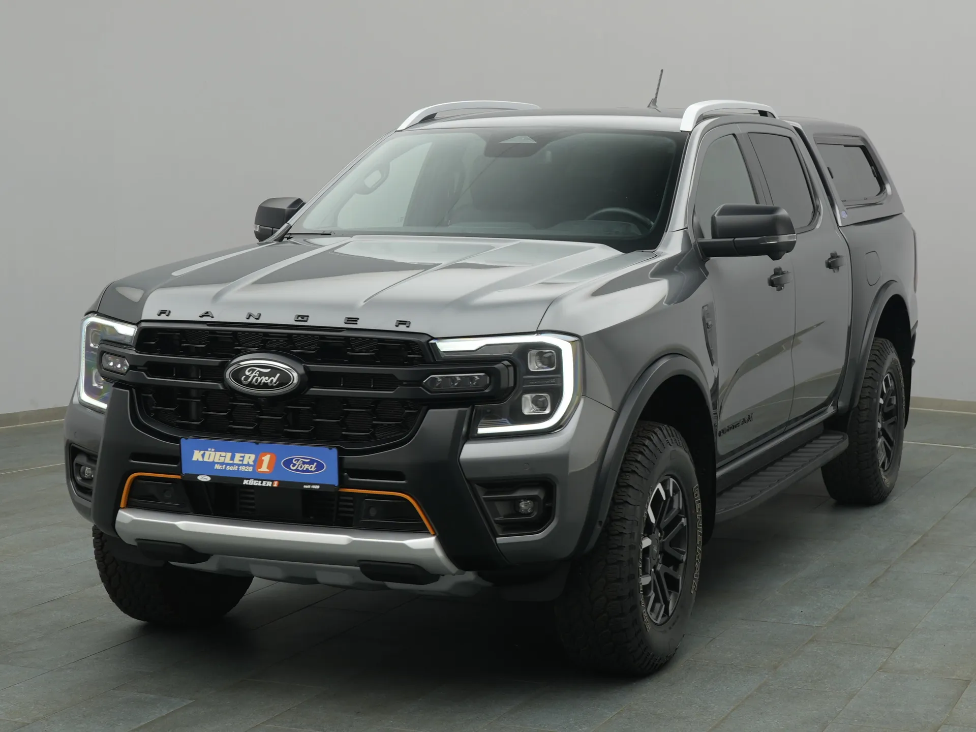 Ford Ranger DoKa Wildtrak X in grau