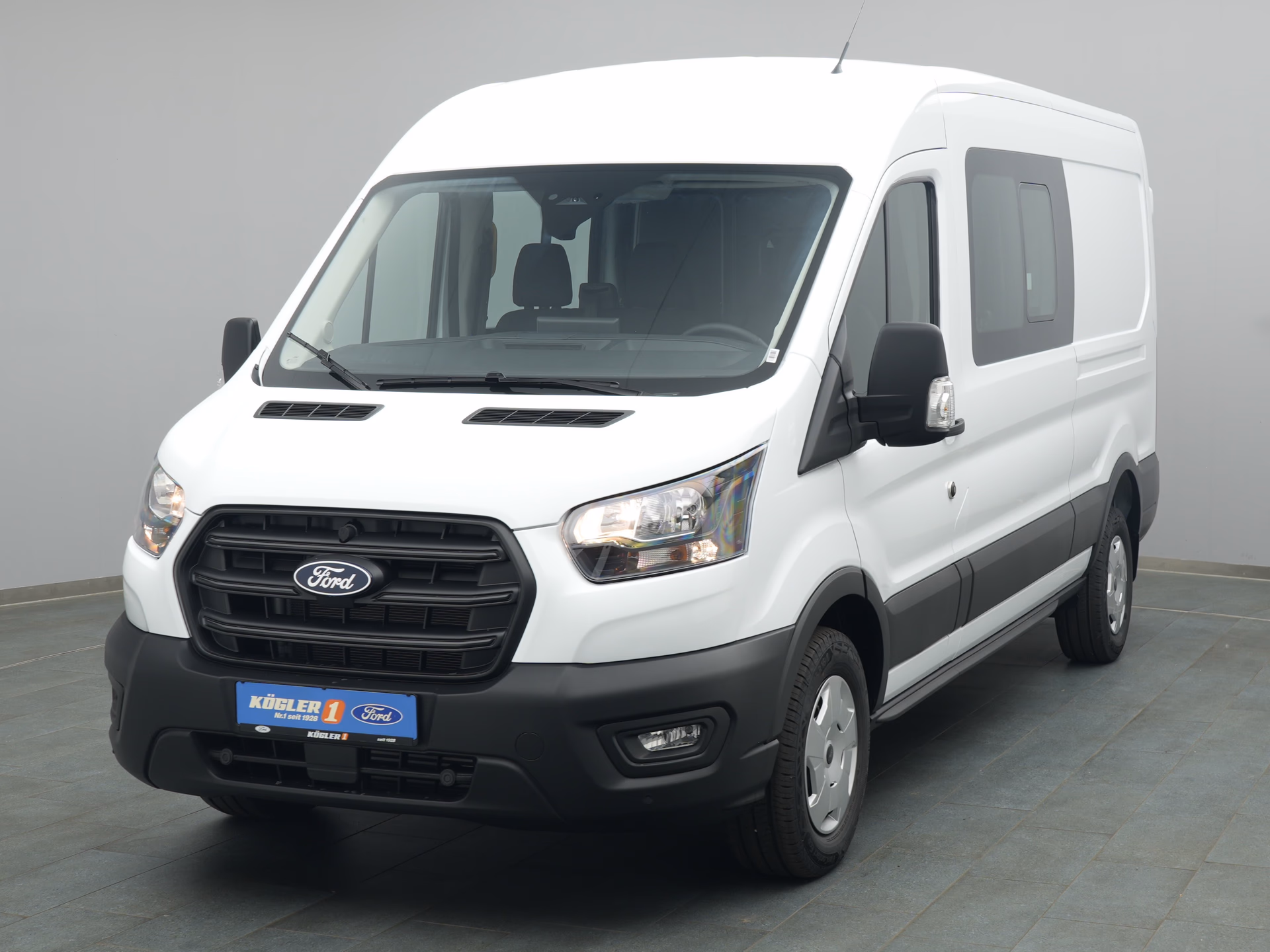 Ford Transit Kasten Doka in weiss