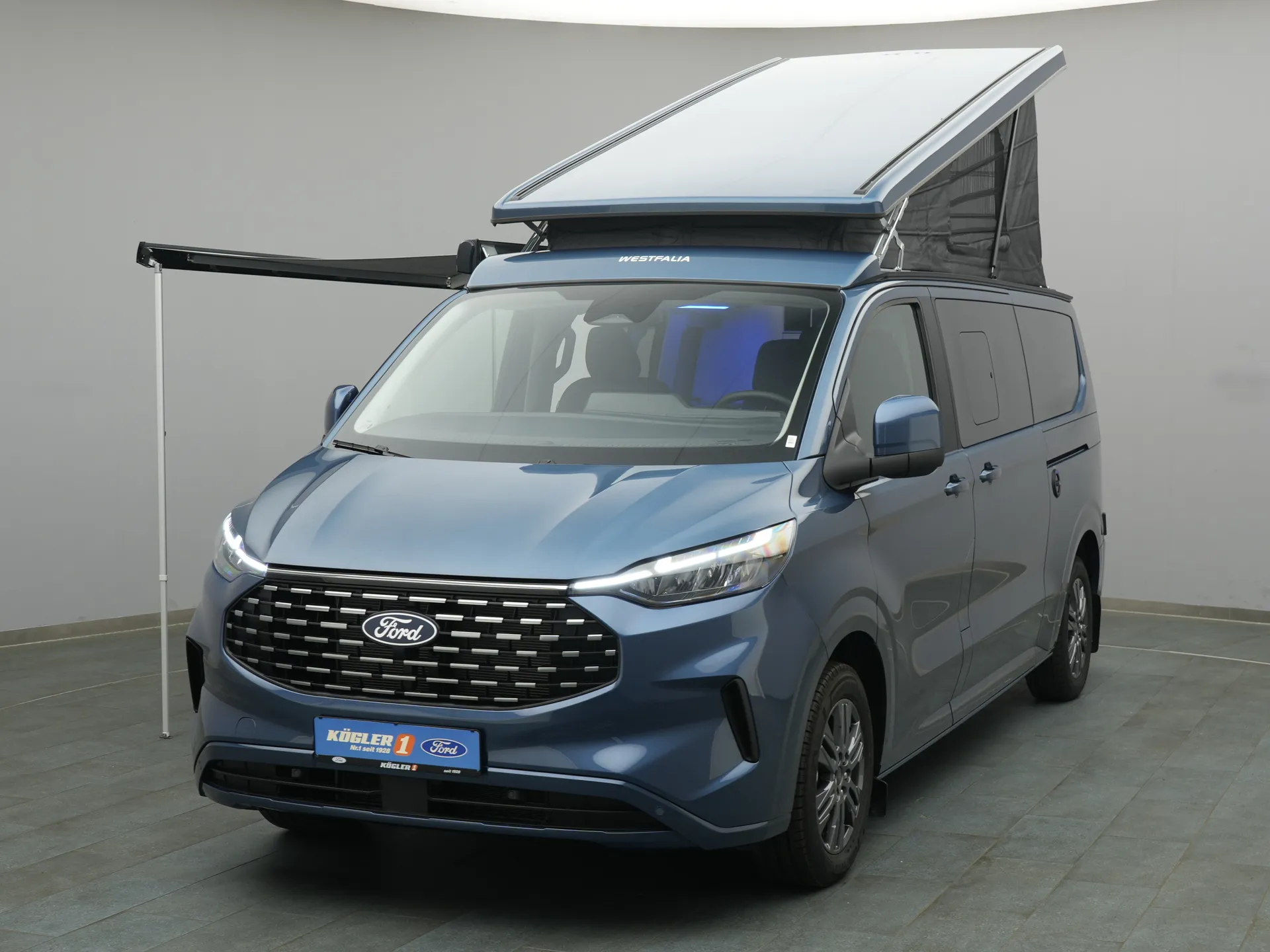 Ford Nugget in blau