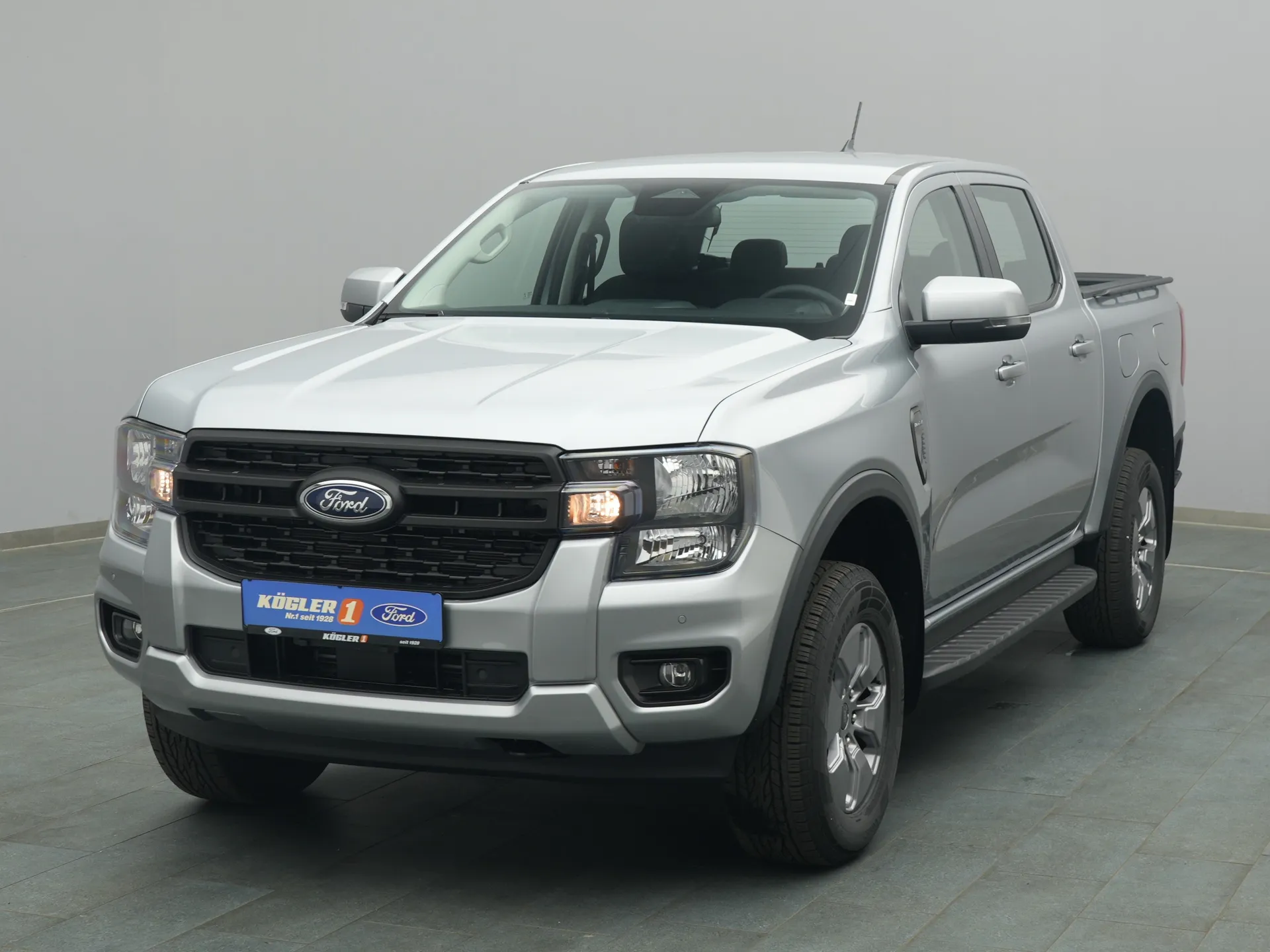 Ford Ranger DoKa XLT in silber