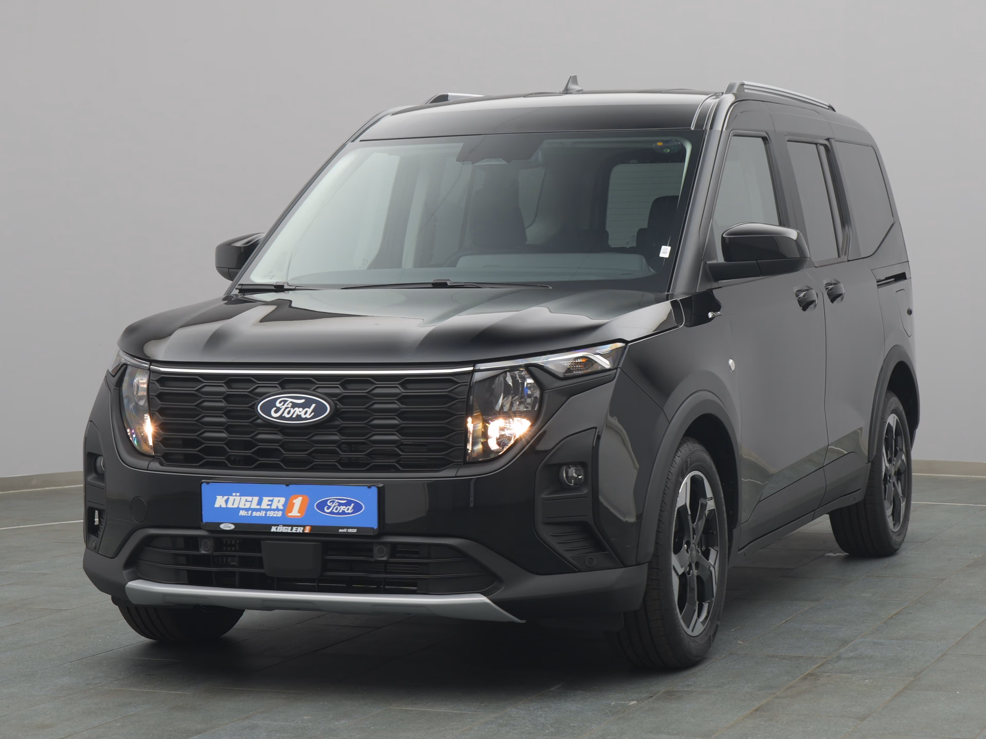 Ford Tourneo Courier Active in schwarz