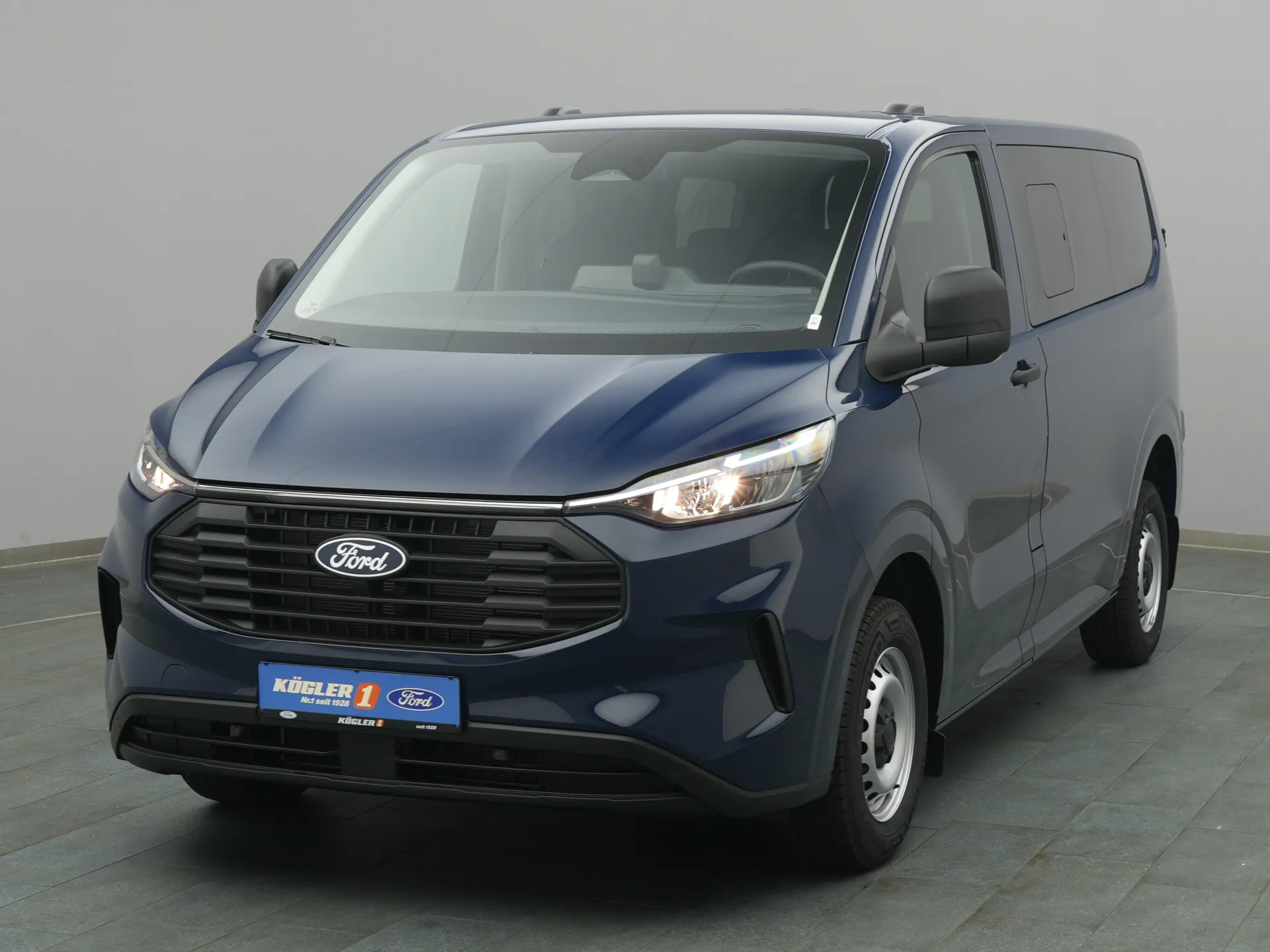 Ford Transit Custom Kombi in blau